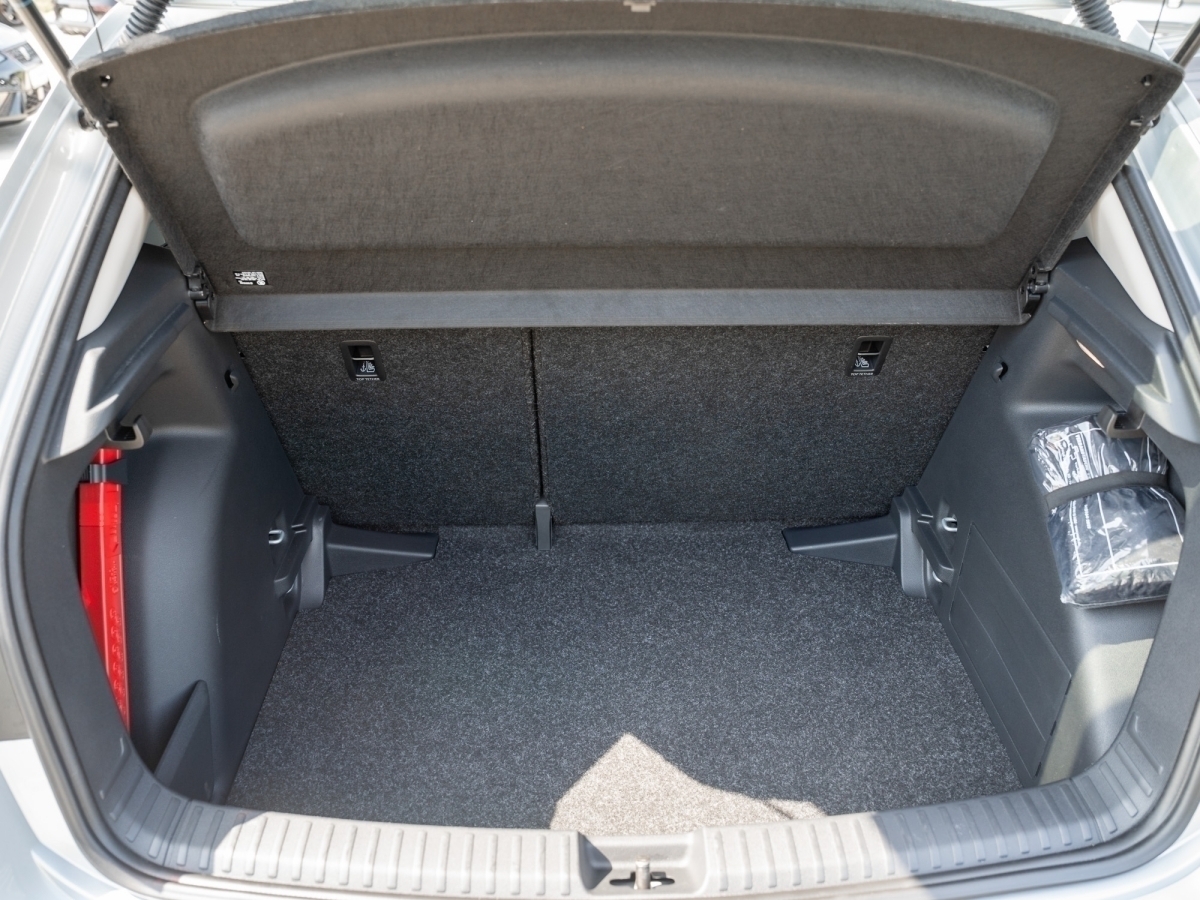 SKODA - FABIA SELECTION 1.0 MPI 5-GANG SpurH SoundSys_18