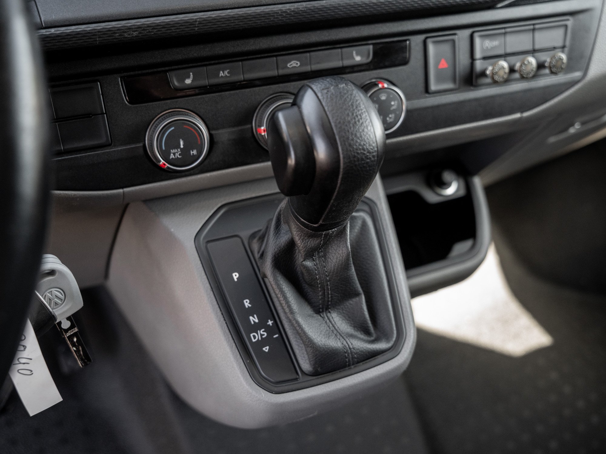 VW - T6.1 Kasten LR DSG+KLIMA+STANDH+HECKFL AHK PDC_3