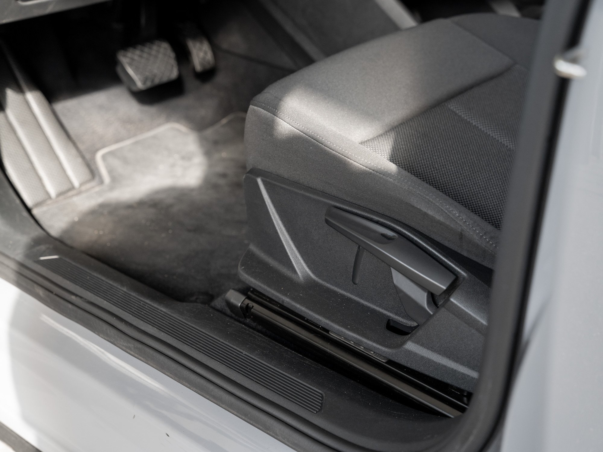 Audi - Q4 e-tron 35 e-tron 125 kW STH HUD SpurH KlimaA_18
