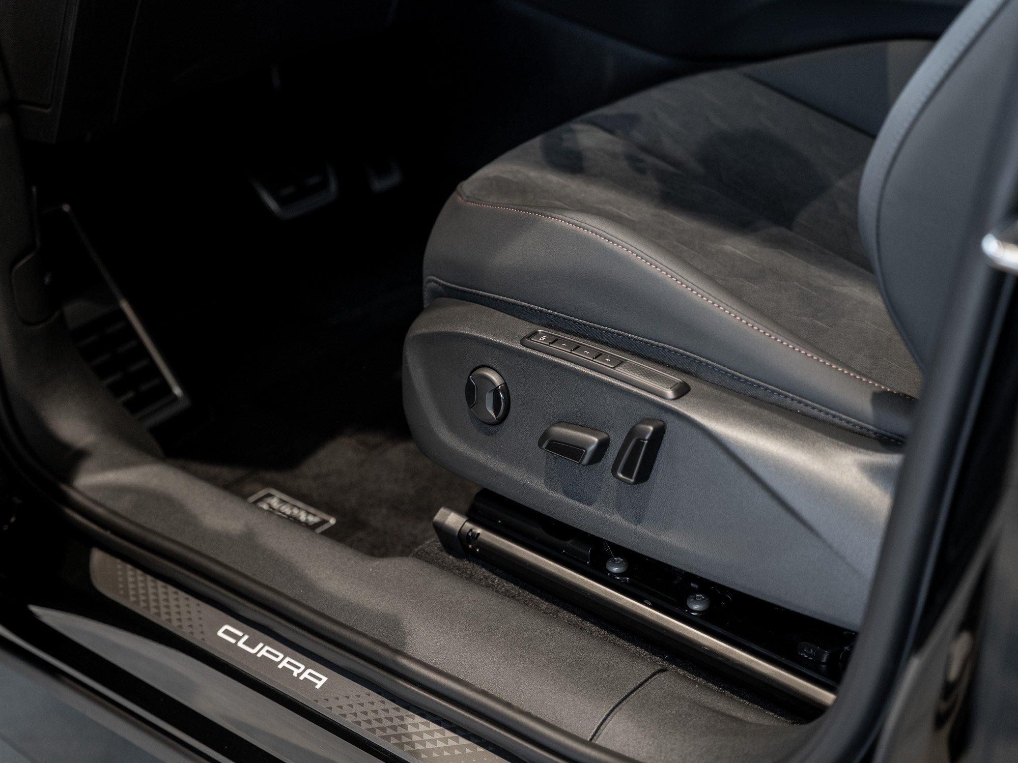 Cupra - Terramar 1.5 eTSI 7-Gang DSG Kam. Virtual LED LM_21 Cupra - Terramar 1.5 eTSI 7-Gang DSG Kam. Virtual LED LM_21