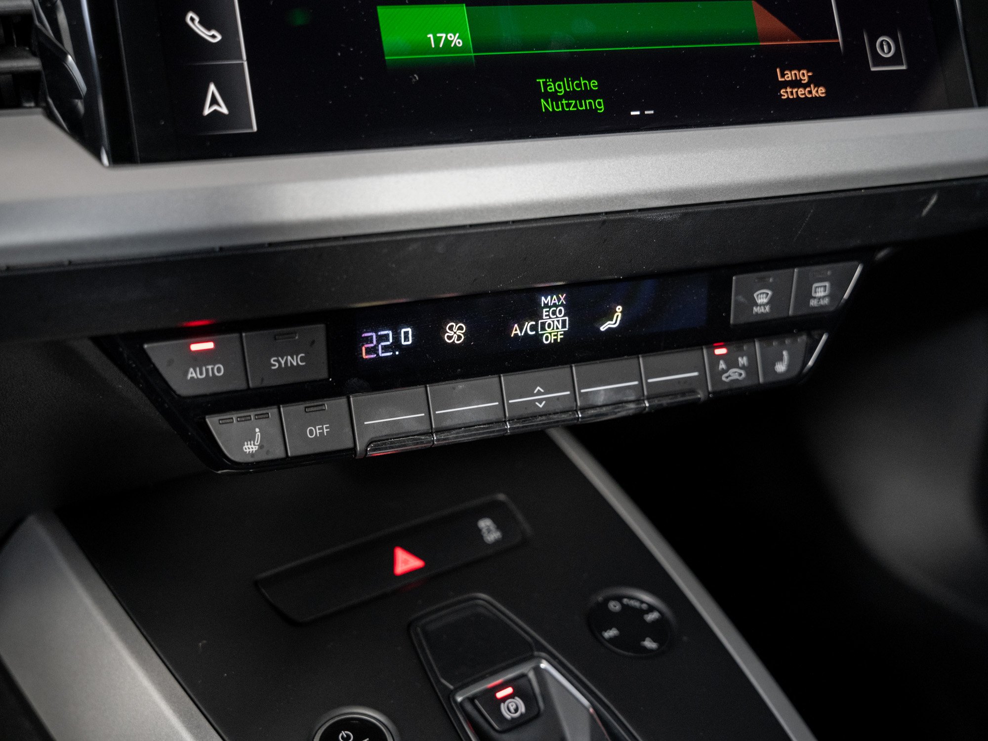 Audi - Q4 e-tron 35 e-tron 125 kW STH HUD SpurH KlimaA_9