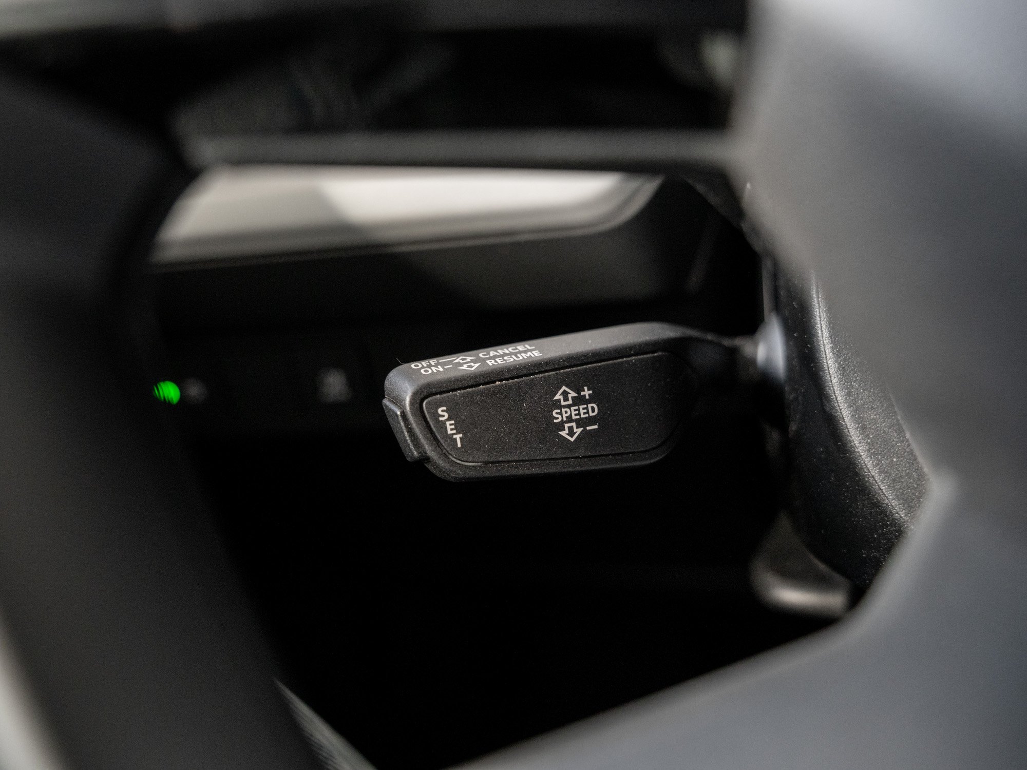 Audi - Q4 e-tron 35 e-tron 125 kW STH HUD SpurH KlimaA_15