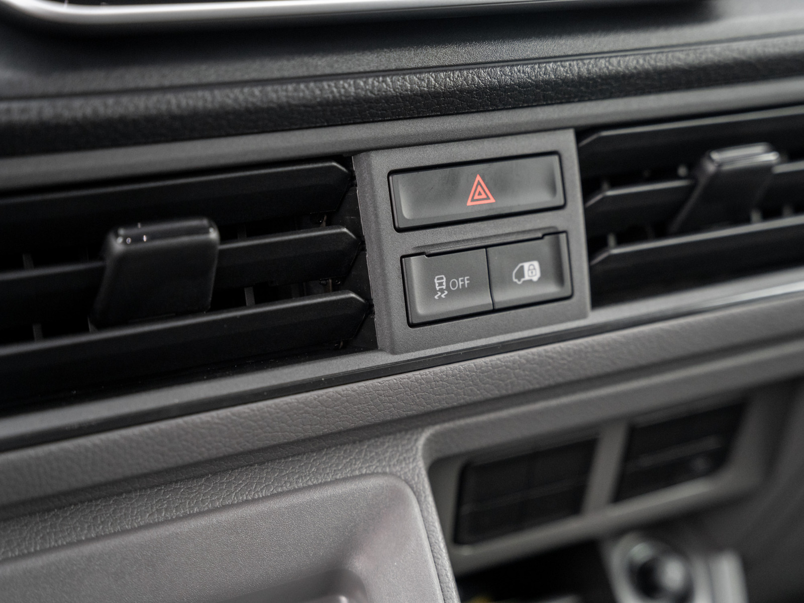 VW - Crafter 2.0 TDI 4MOTION Kasten 35 mittellang AHK_6