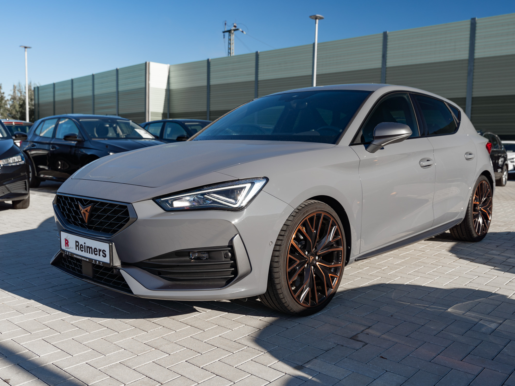 CUPRA LEON VZ CUP 2.0 TSI DSG FLA ACC ParkAss. LM SHZ