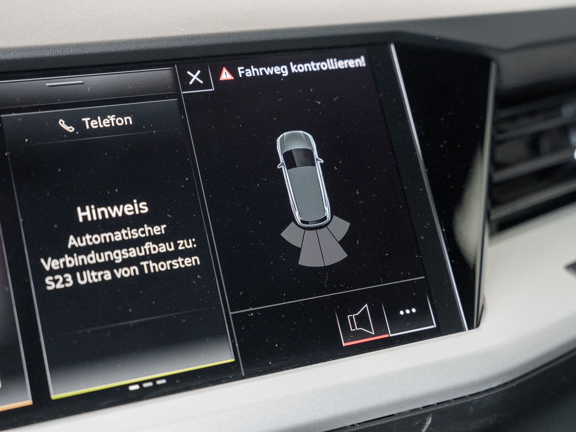 Audi - Q4 e-tron 35 e-tron 125 kW STH HUD SpurH KlimaA_5