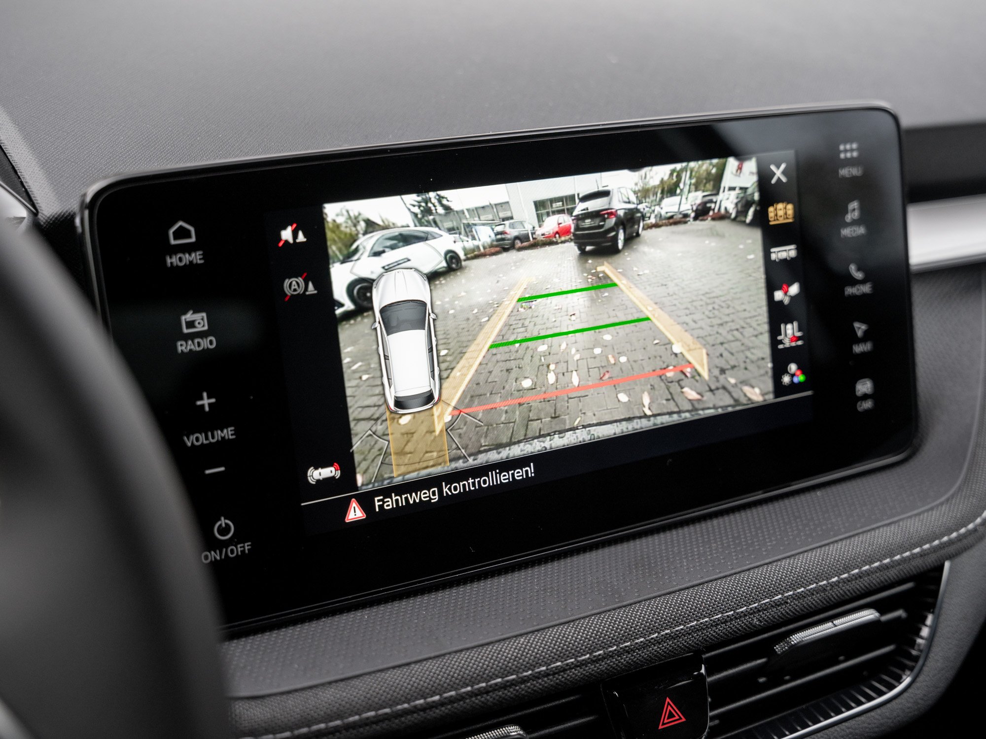 Skoda - Fabia Tour 1.0 TSI Kam. Navi Virtual ACC KeyLess_5