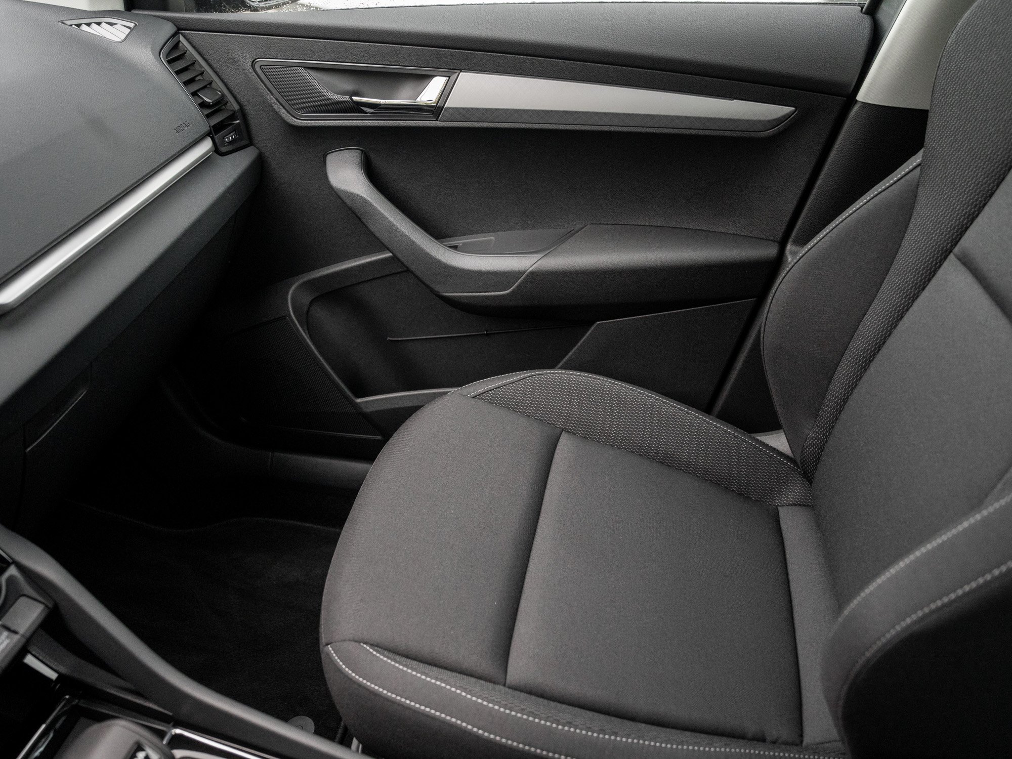 Skoda - Karoq Tour 2.0 TDI DSG ACC Pano SpurH LED AHK_15