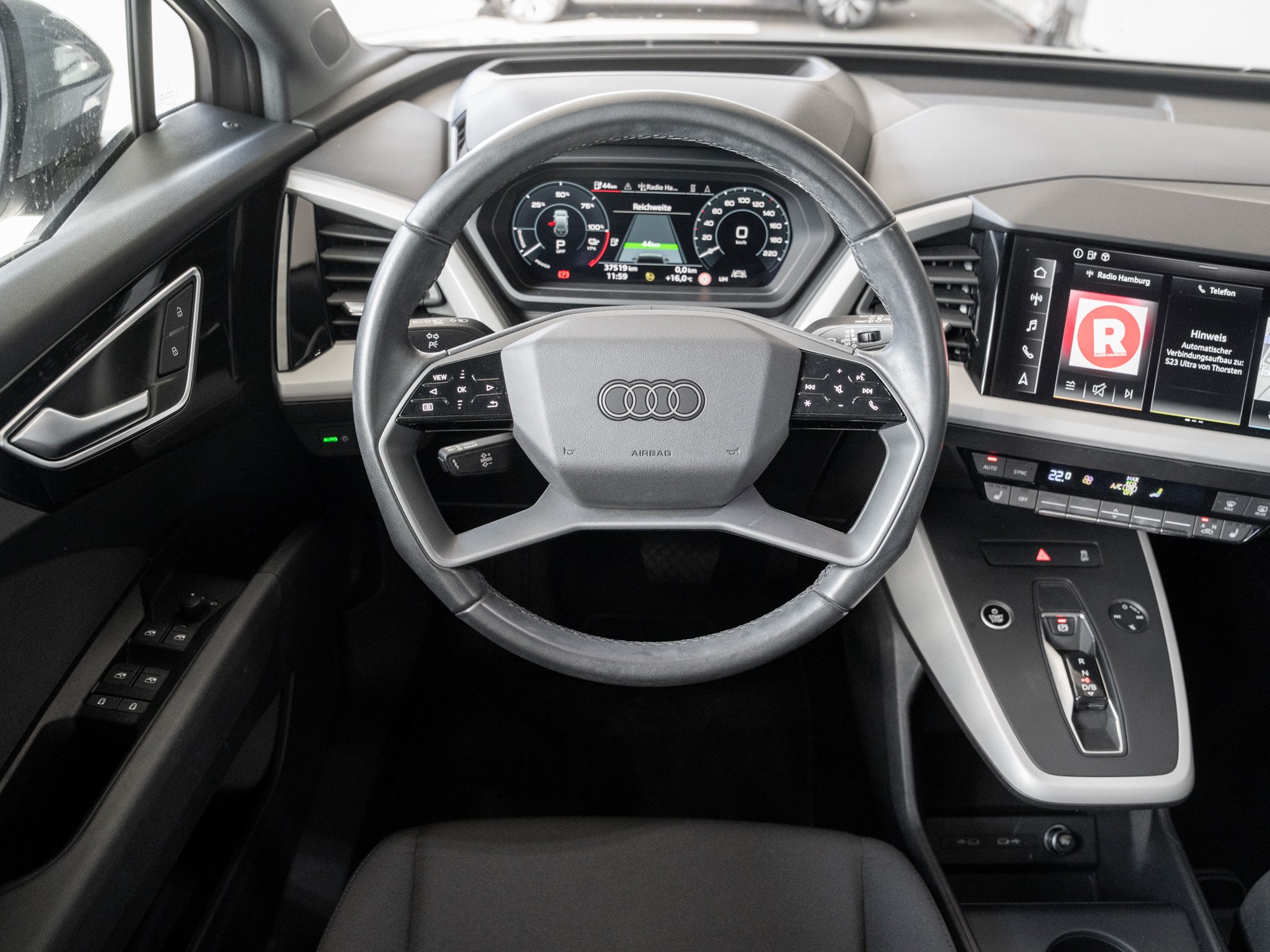 Audi - Q4 e-tron 35 e-tron 125 kW STH HUD SpurH KlimaA_3