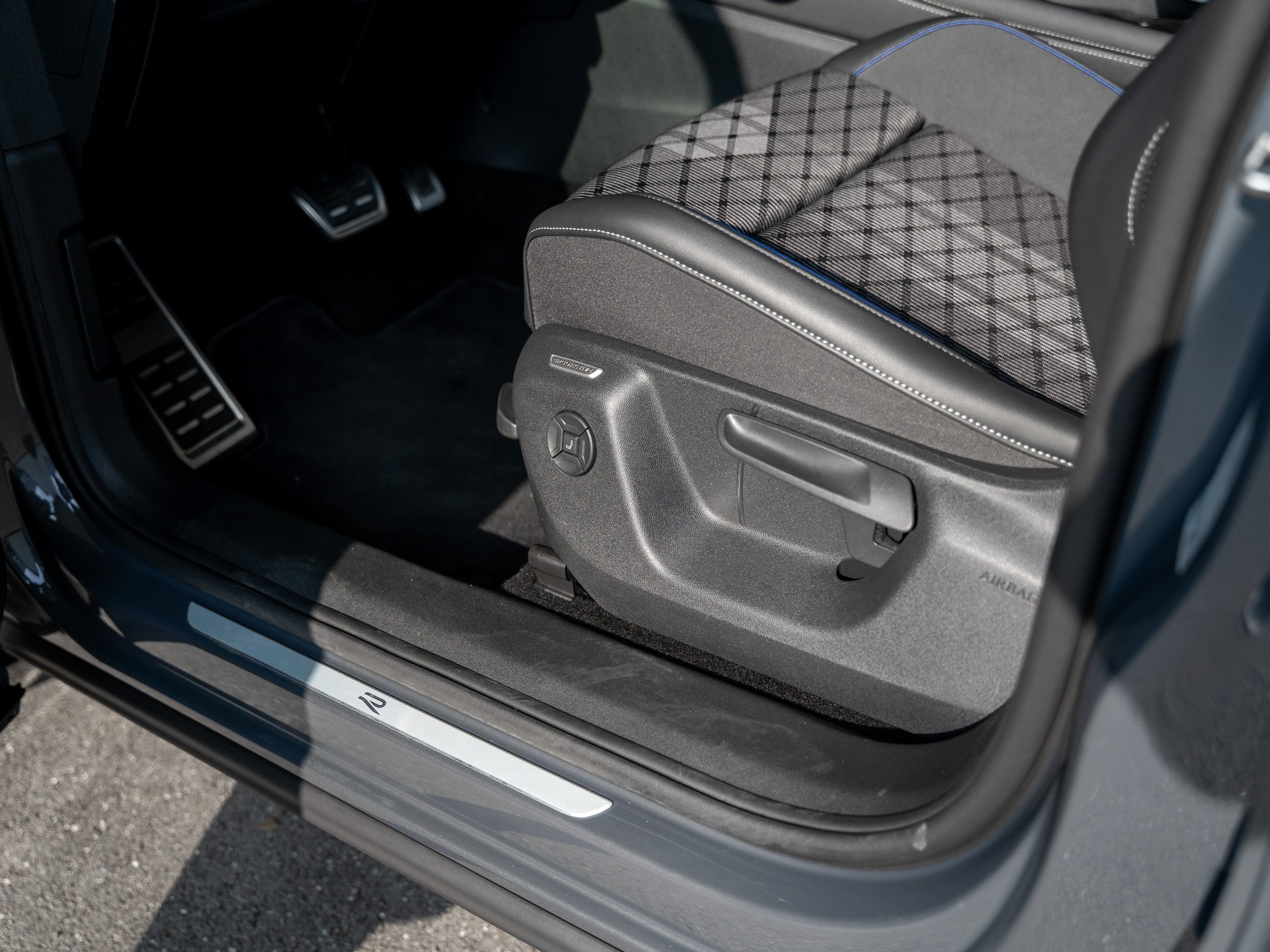 VW - Tayron R-Line 2.0 l TDI 4MOTION DSG Massage ACC_22