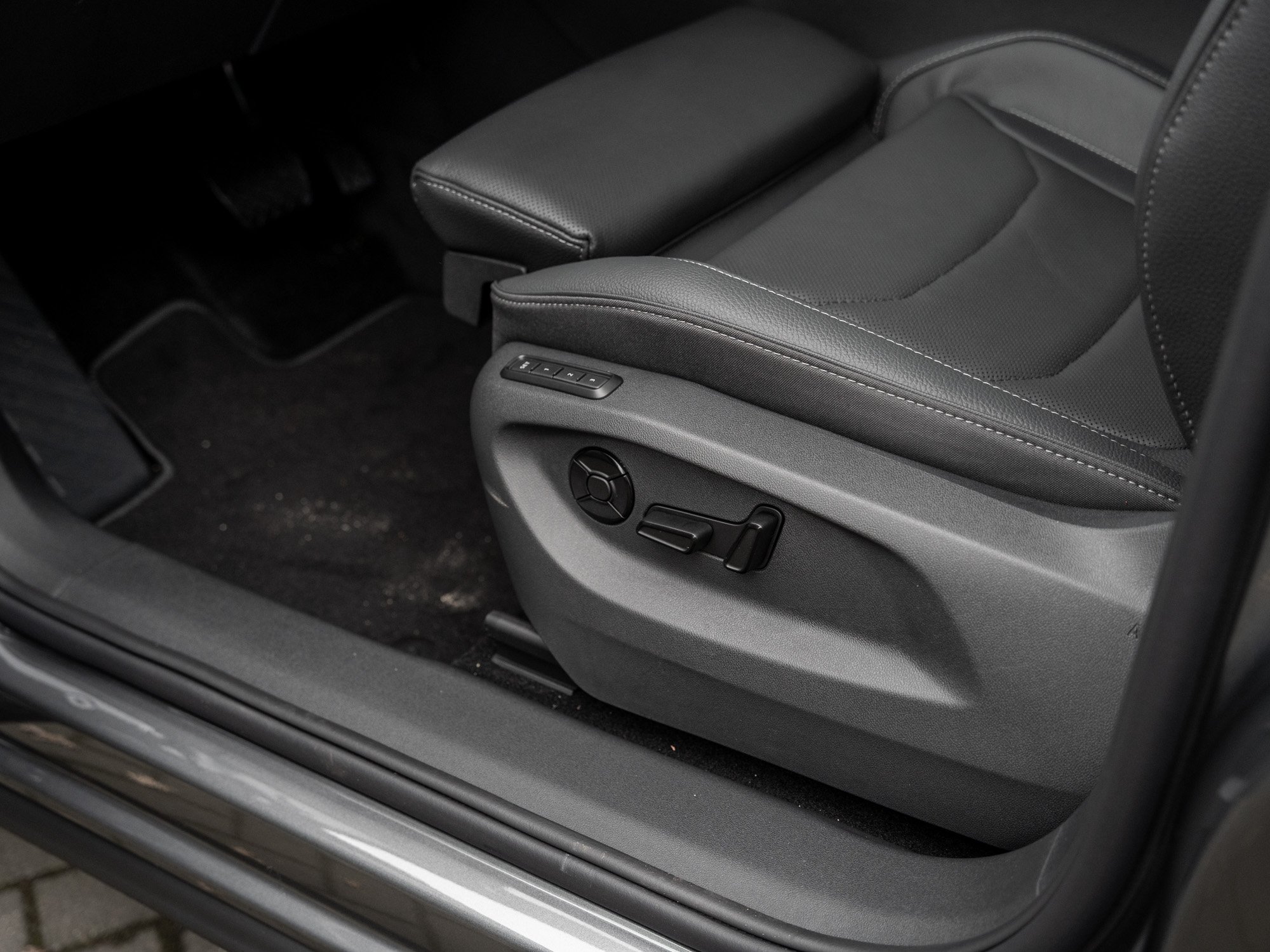 Skoda - Kodiaq Selection 2.0 TDI DCC AHK Leder Navi LM_19