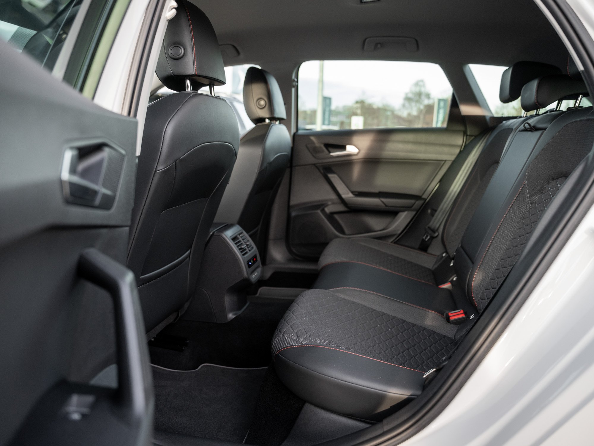 Seat - LEON ST FR 2.0 TDI DSG (FAHRSCHULE)_29