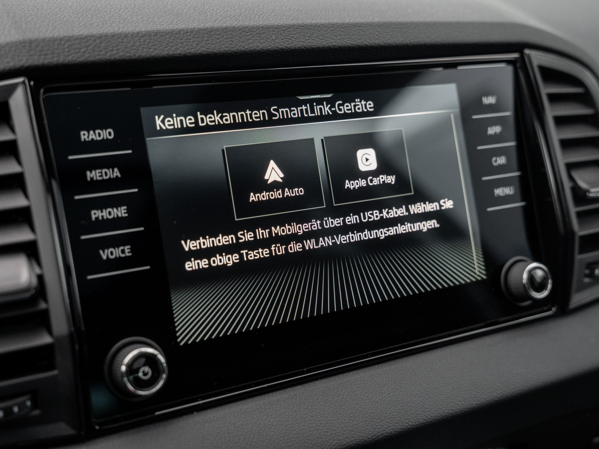 Skoda - Karoq Tour 2.0 TDI DSG ACC Pano SpurH LED AHK_8