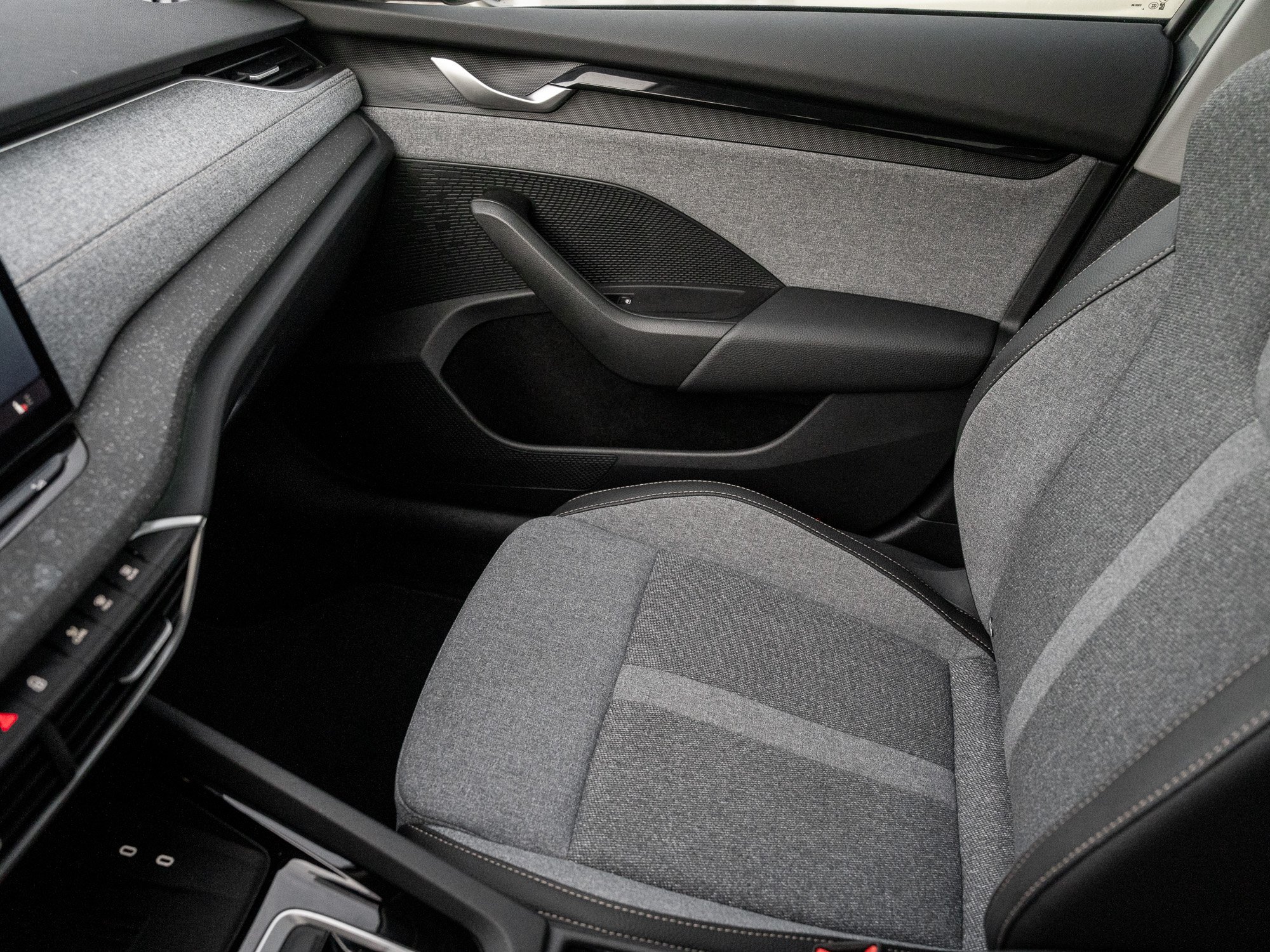 Skoda - OCTAVIA C. TOUR 2.0 TDI DSG AHK Navi Pano 360 SD_15