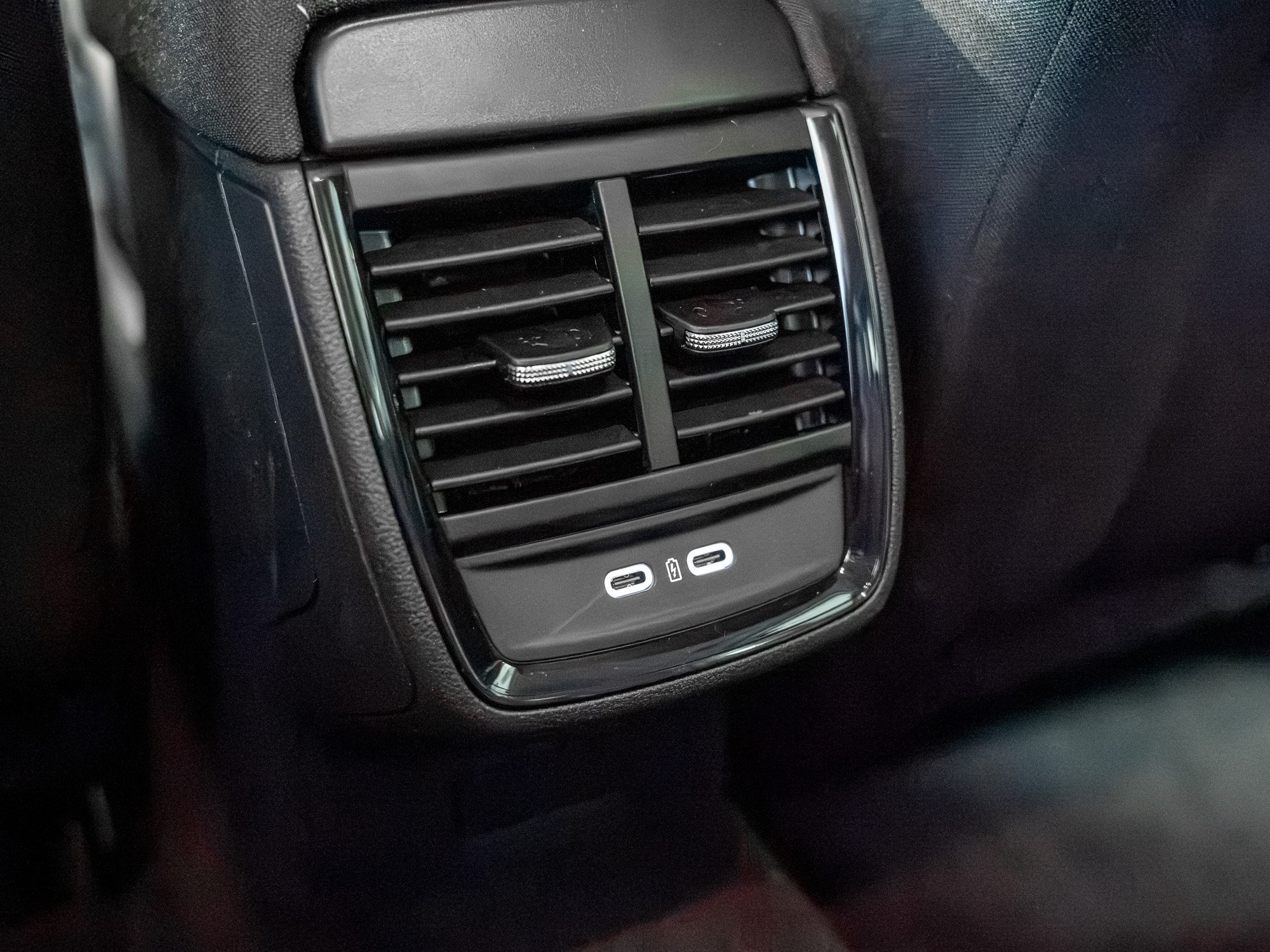 Skoda - Kamiq 1.5 TSI Tour AHK Kam. Navi Virtual ACC LED_2