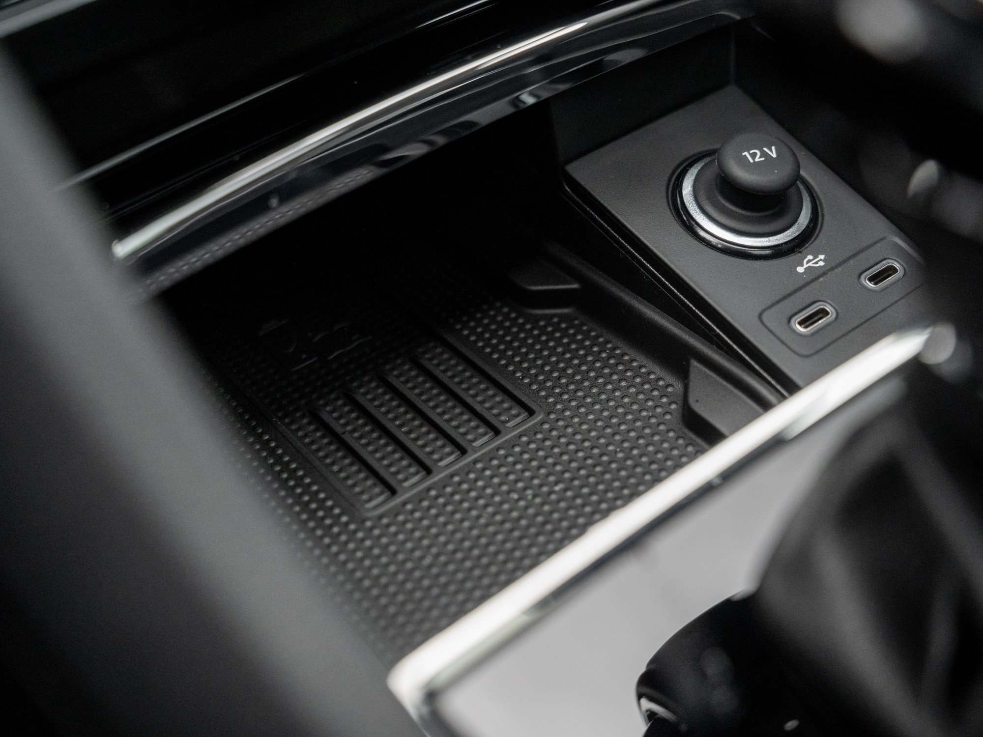 Skoda - Karoq Tour 2.0 TDI DSG ACC Pano SpurH LED AHK_13