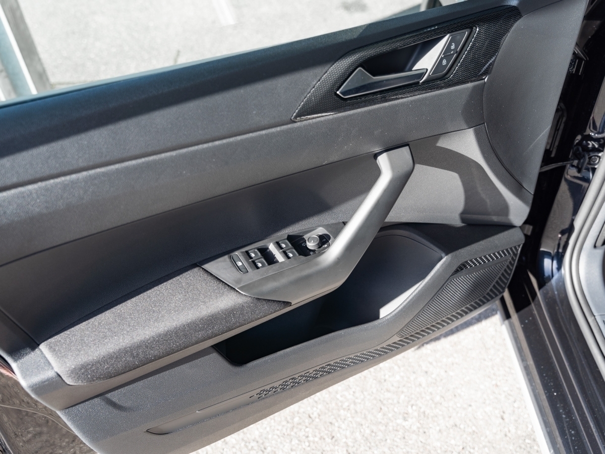 VW - Taigo Life 1.0 TSI DSG FLA KeyLess LM KlimaA_18