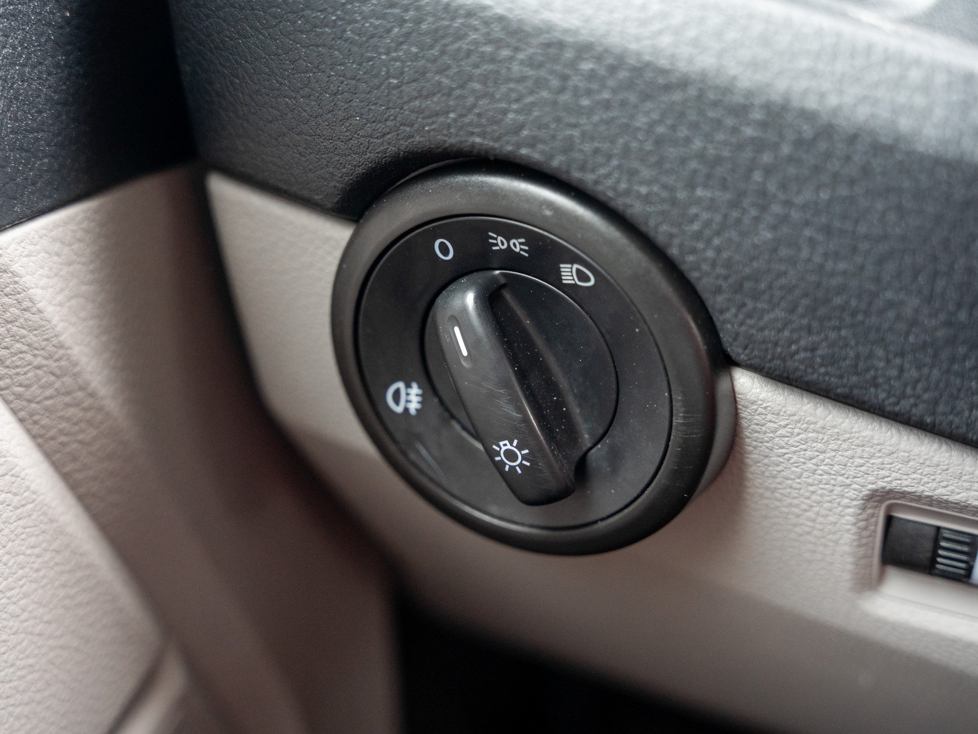 VW - Crafter 2.0 TDI 4MOTION Kasten 35 mittellang AHK_8