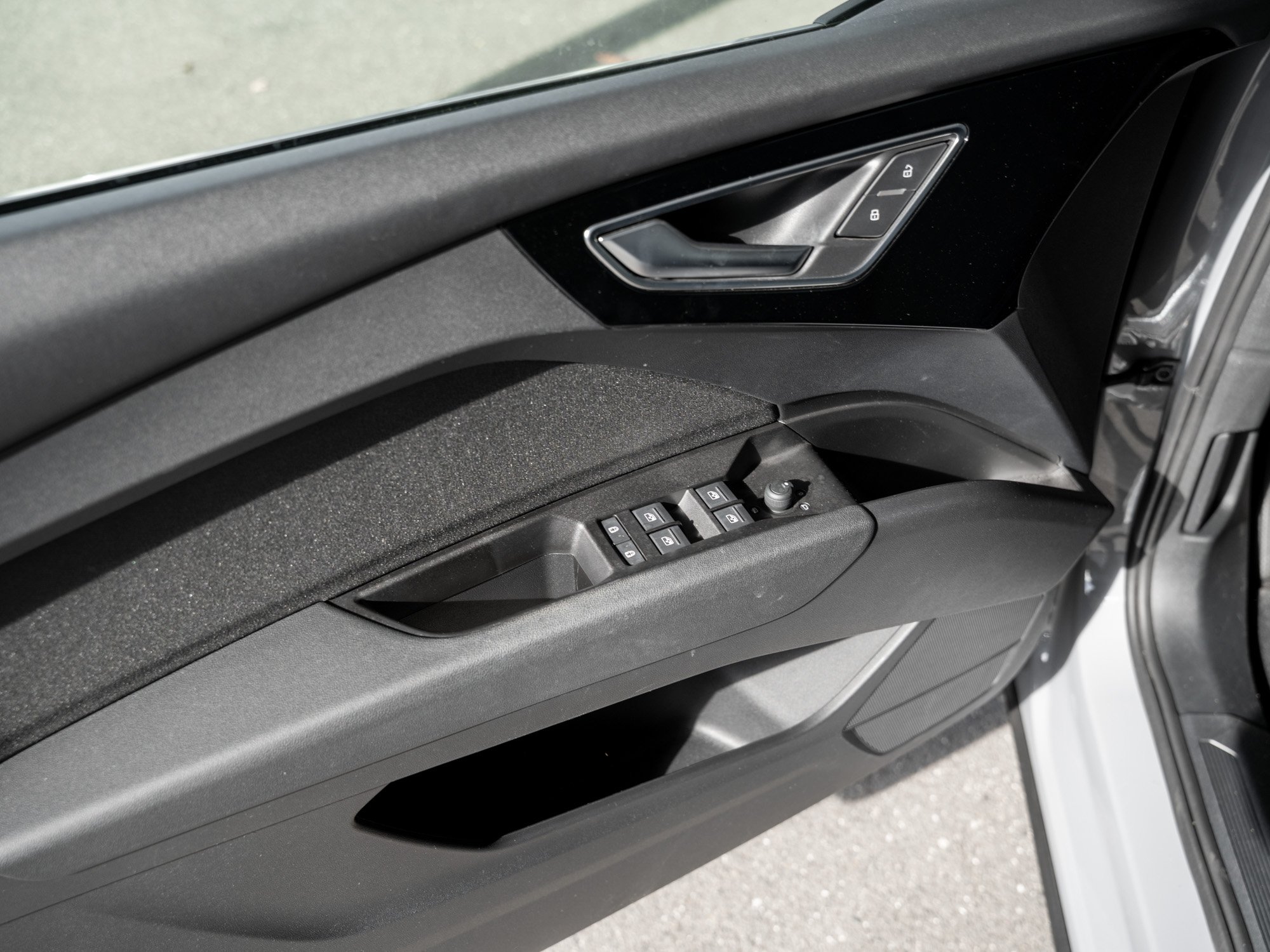 Audi - Q4 e-tron 35 e-tron 125 kW STH HUD SpurH KlimaA_16
