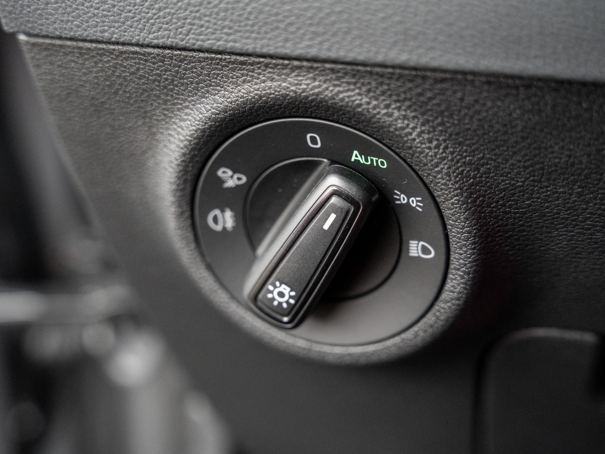 Skoda - Karoq Tour 2.0 TDI DSG ACC Pano SpurH LED AHK_20