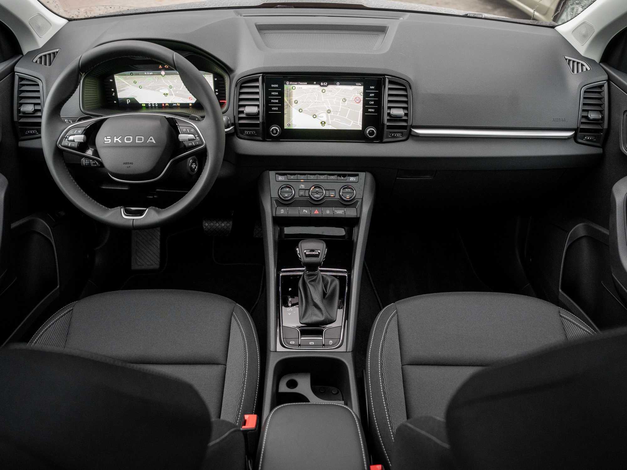 Skoda - Karoq Tour 2.0 TDI DSG ACC Pano SpurH LED AHK_3