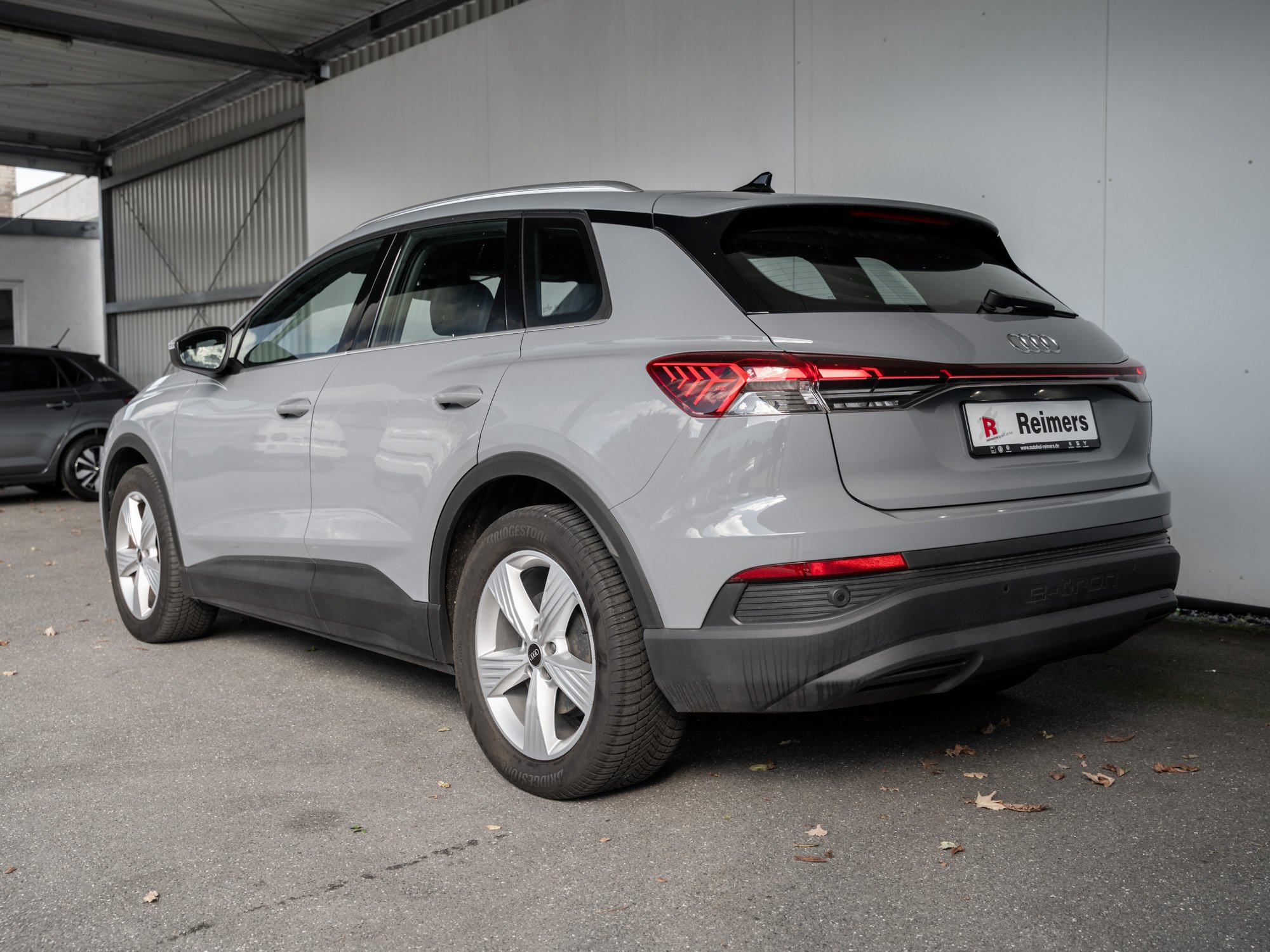 Audi - Q4 e-tron 35 e-tron 125 kW STH HUD SpurH KlimaA_22