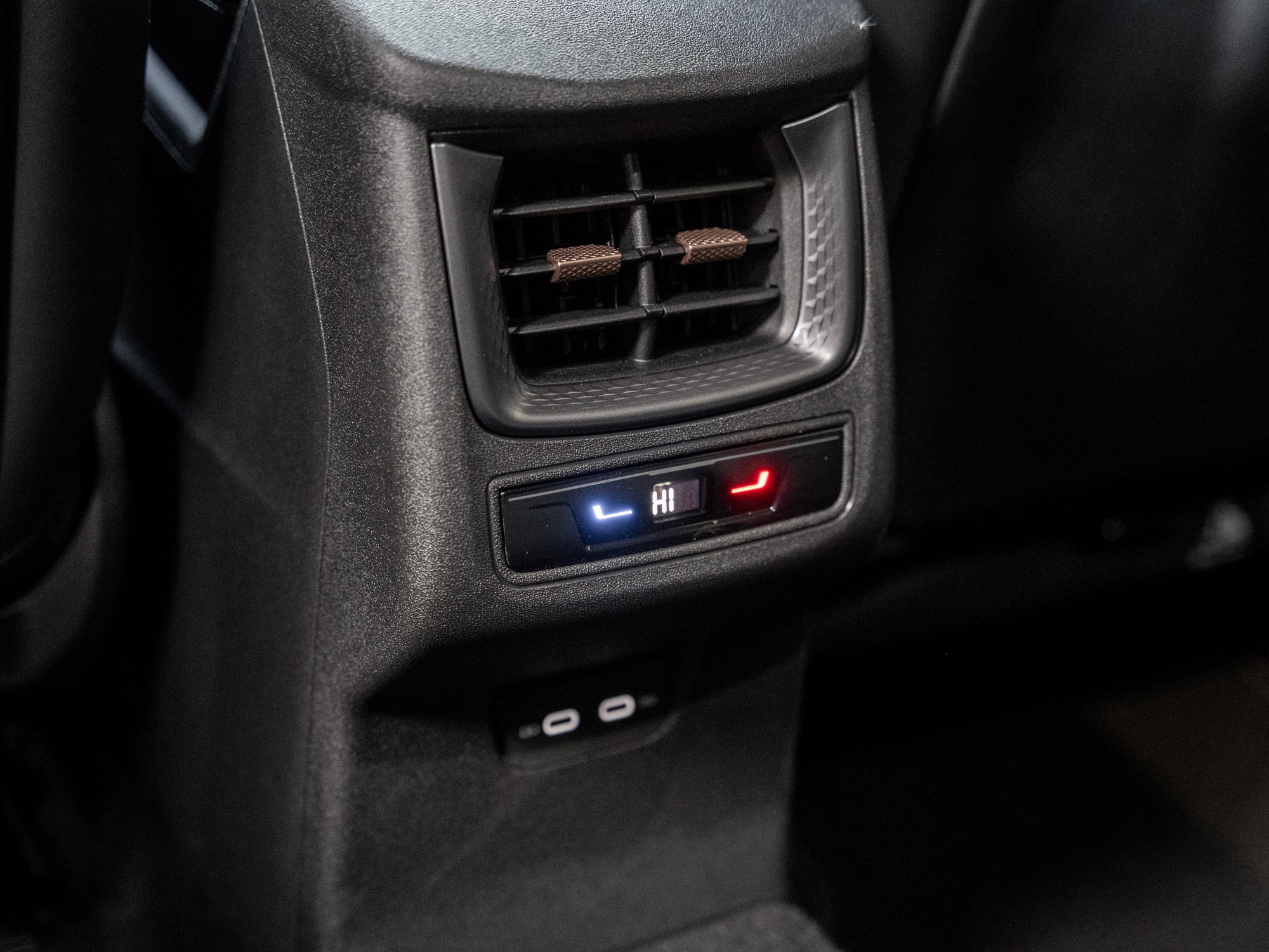 Cupra - Terramar 1.5 eTSI 7-Gang DSG Kam. Virtual LED LM_2