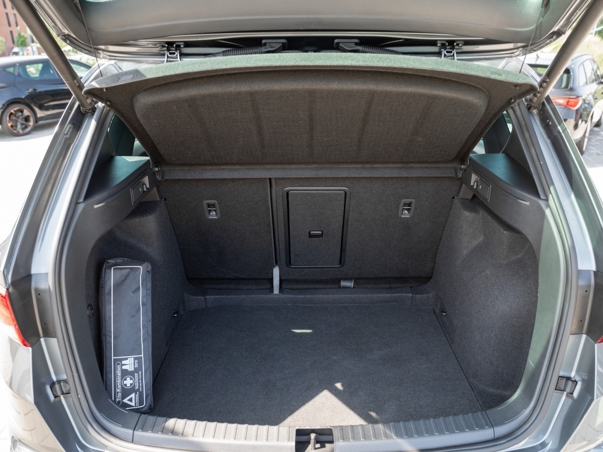 SEAT - ATECA FR 2.0 TDI DSG FLA ACC SpurW KeyLess LM_20
