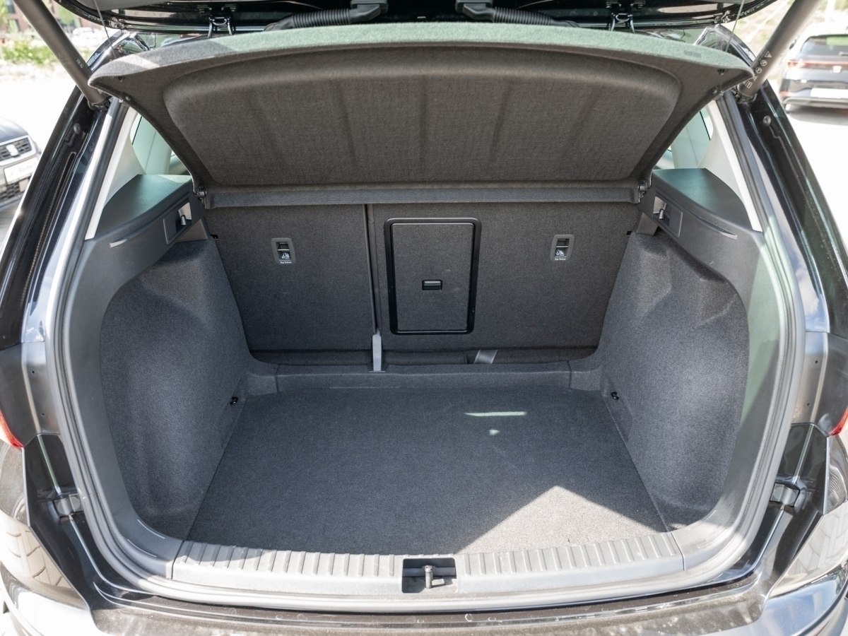 SEAT - ATECA XPERIENCE 1.5 TSI DSG FLA ACC SpurW Navi_21