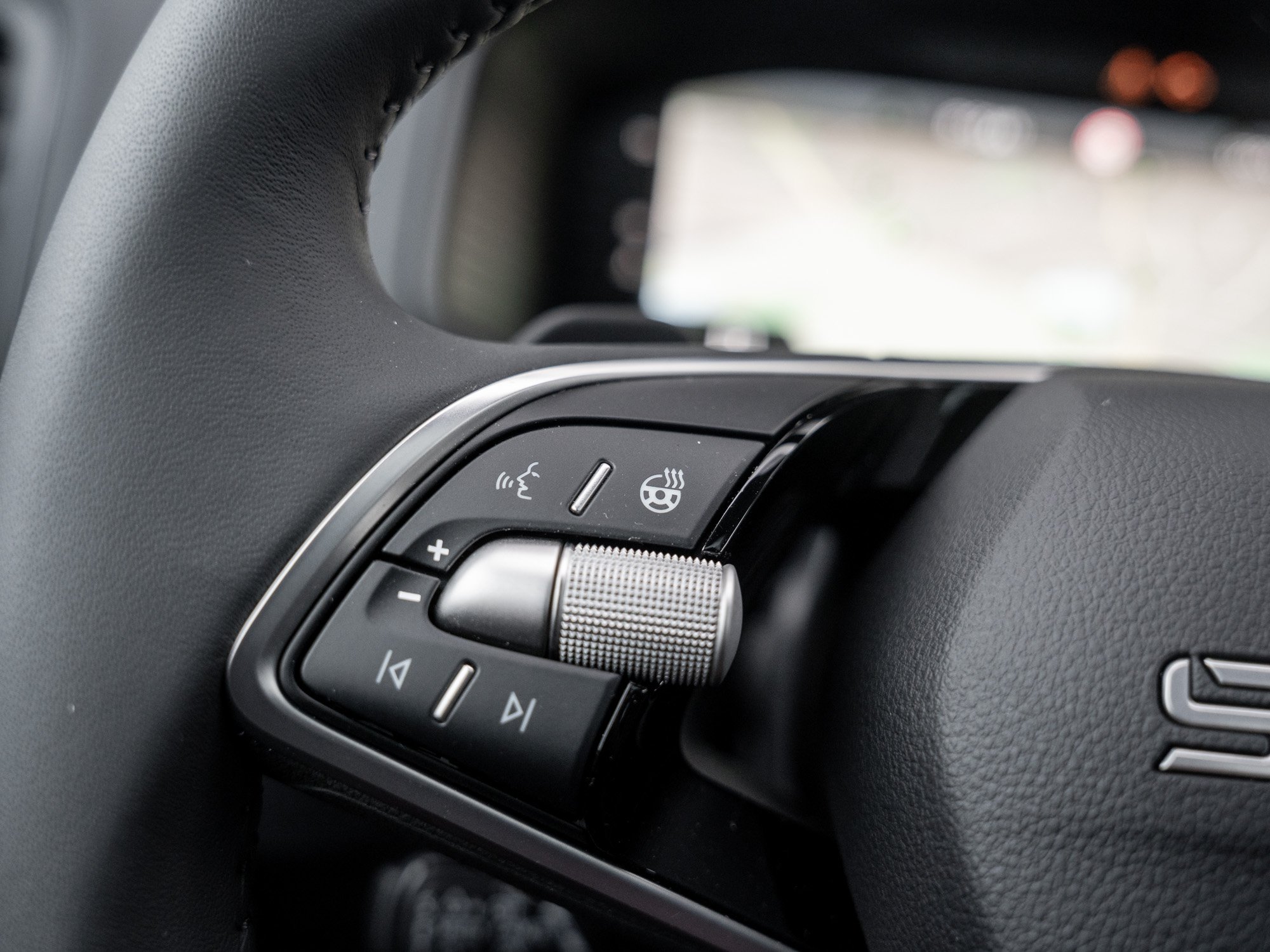 Skoda - Karoq Tour 2.0 TDI DSG ACC Pano SpurH LED AHK_17