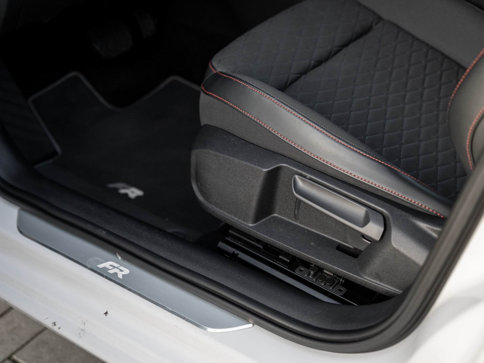 Seat - LEON ST FR 2.0 TDI DSG (FAHRSCHULE)_18