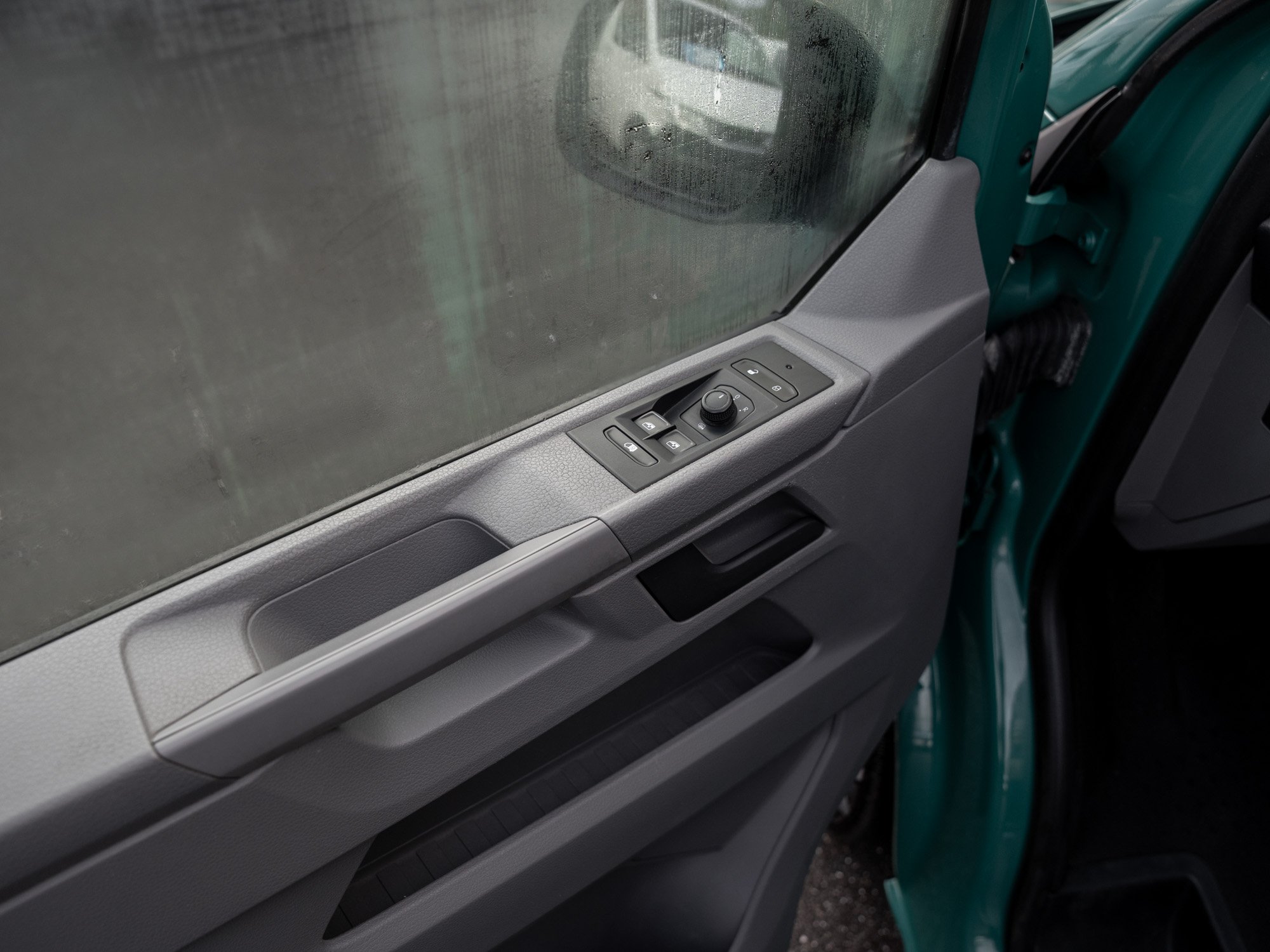 VW - T6.1 Transporter Kasten KR AHK PDC_11