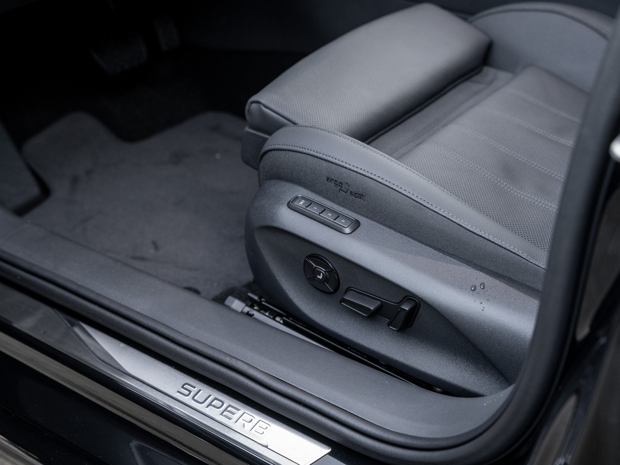 Skoda - Superb Combi 1.5 TSI iV W Selection AHK Kam. 360_21