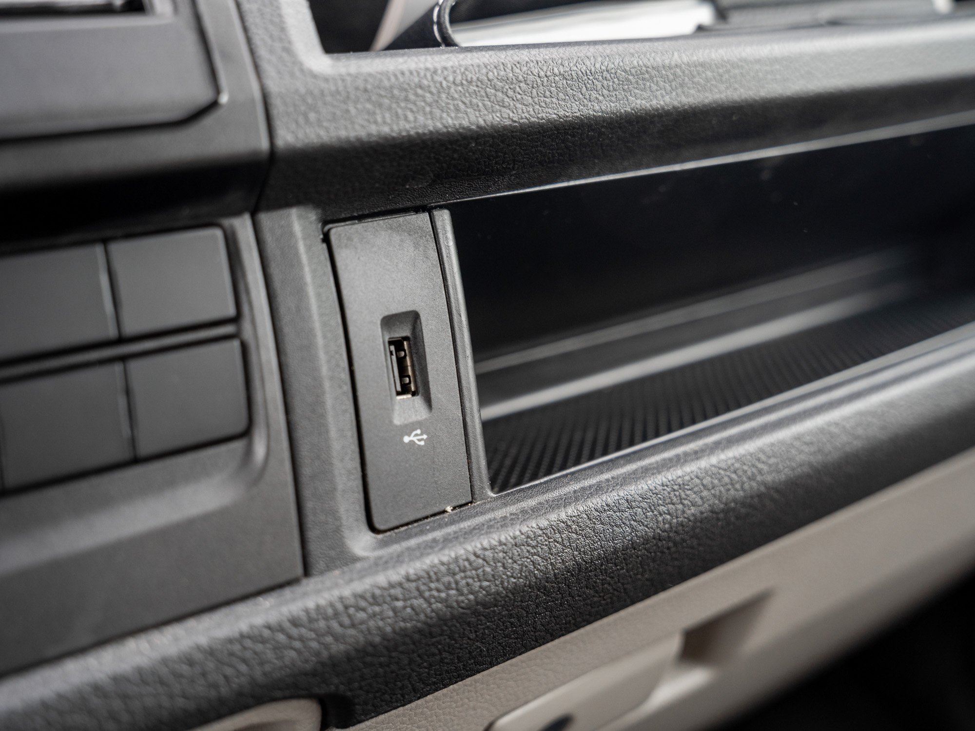 VW - Crafter 2.0 TDI 4MOTION Kasten 35 mittellang AHK_5