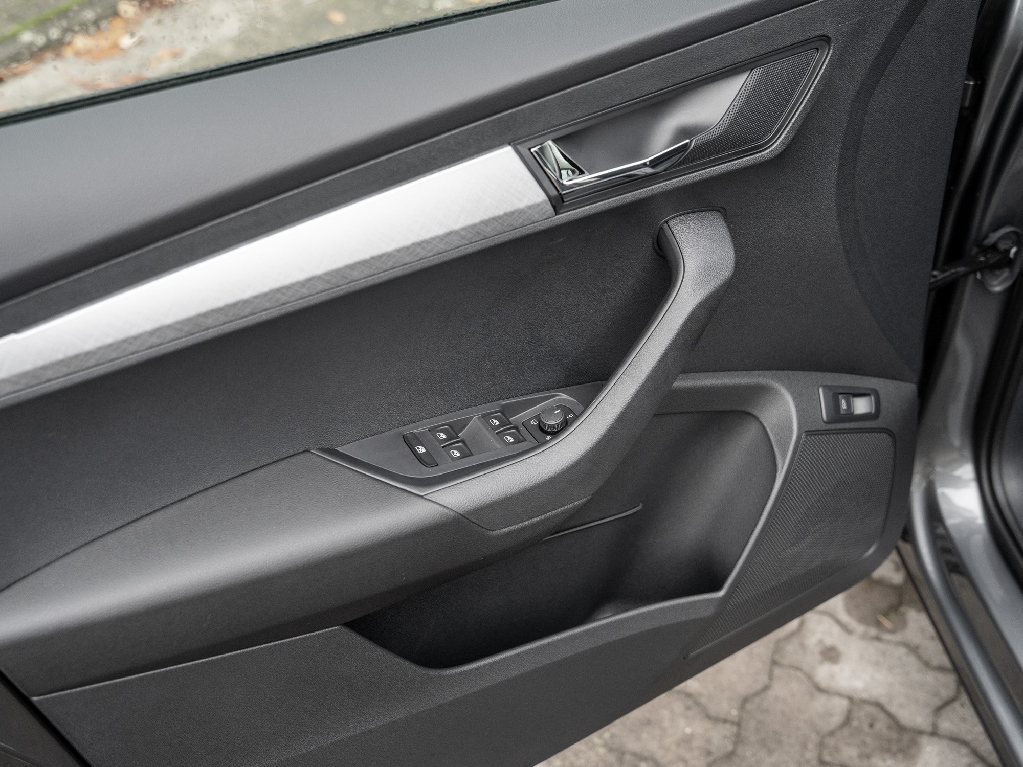 Skoda - Karoq Tour 2.0 TDI DSG ACC Pano SpurH LED AHK_21