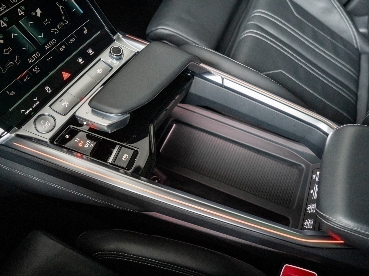 Audi - e-tron Sportback S line S line 50 quattro 230 kW_13