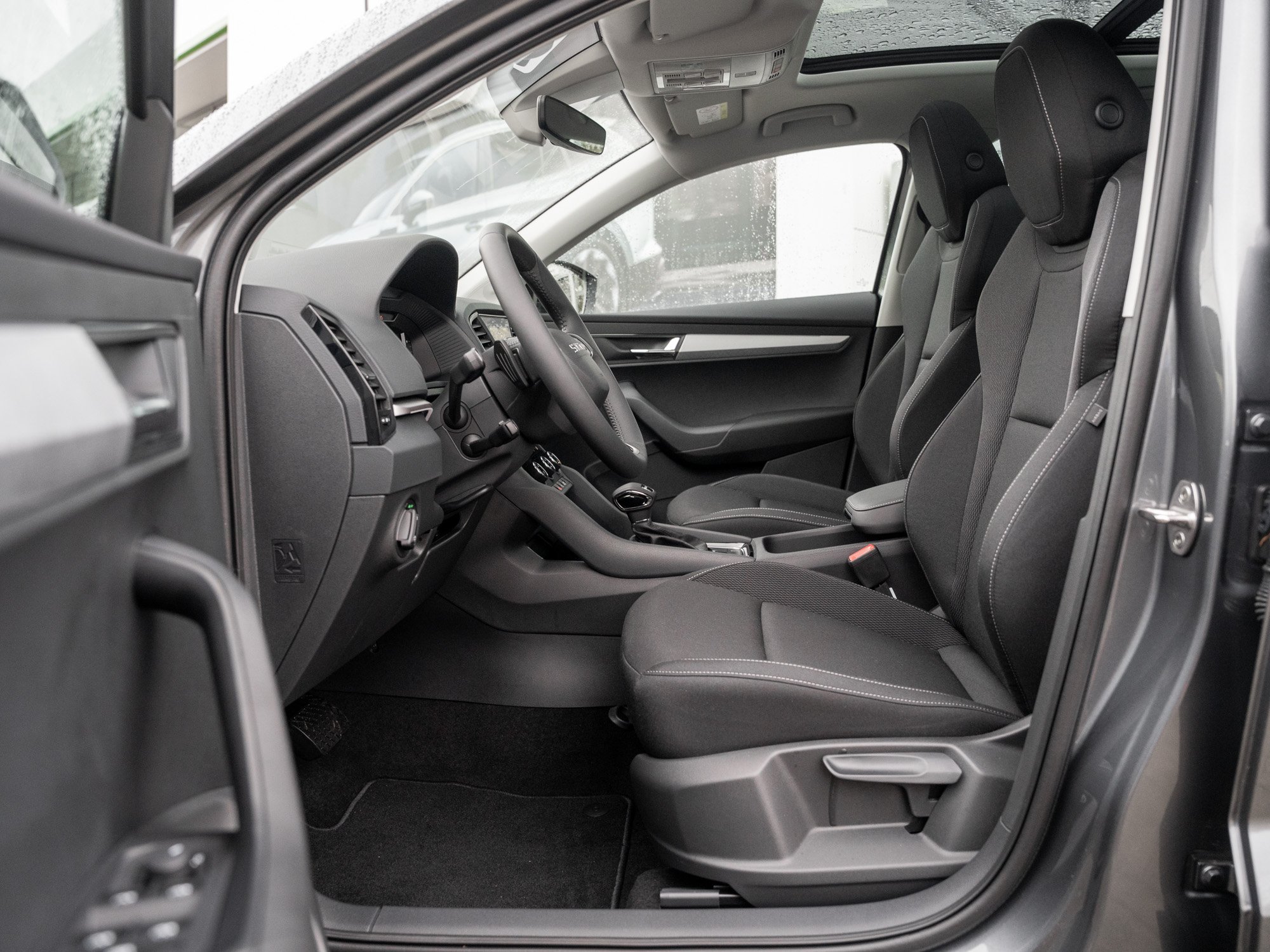 Skoda - Karoq Tour 2.0 TDI DSG ACC Pano SpurH LED AHK_29