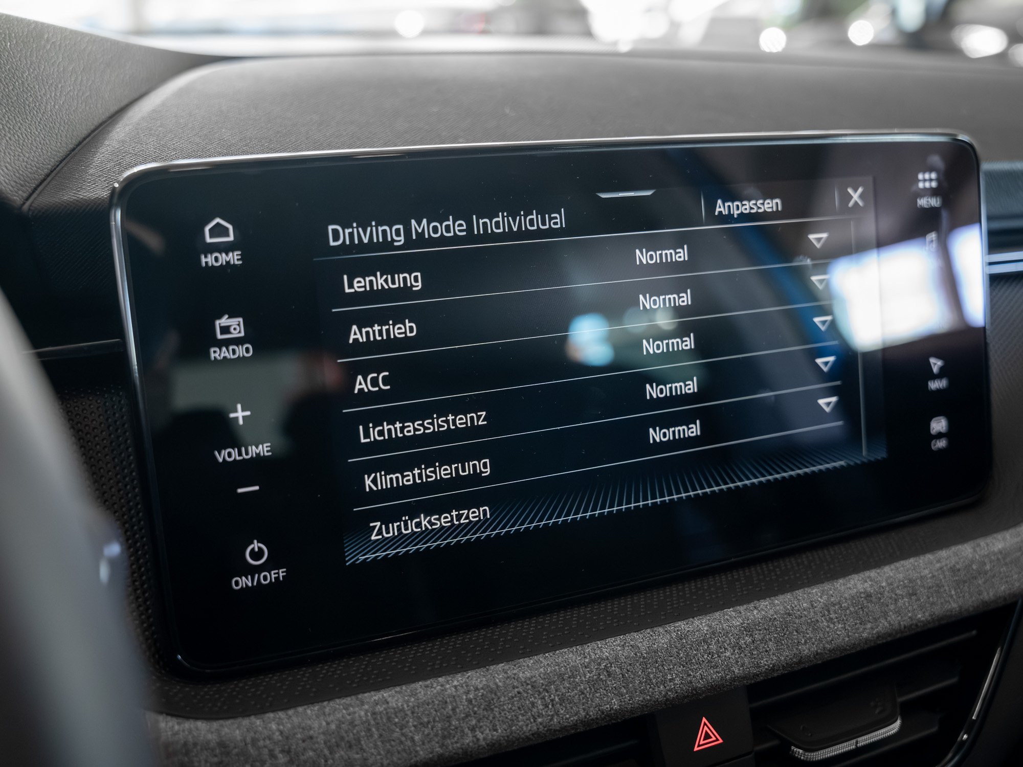 Skoda - Kamiq 1.5 TSI Tour AHK Kam. Navi Virtual ACC LED_10