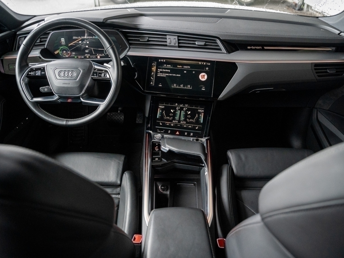Audi - e-tron Sportback S line S line 50 quattro 230 kW_3