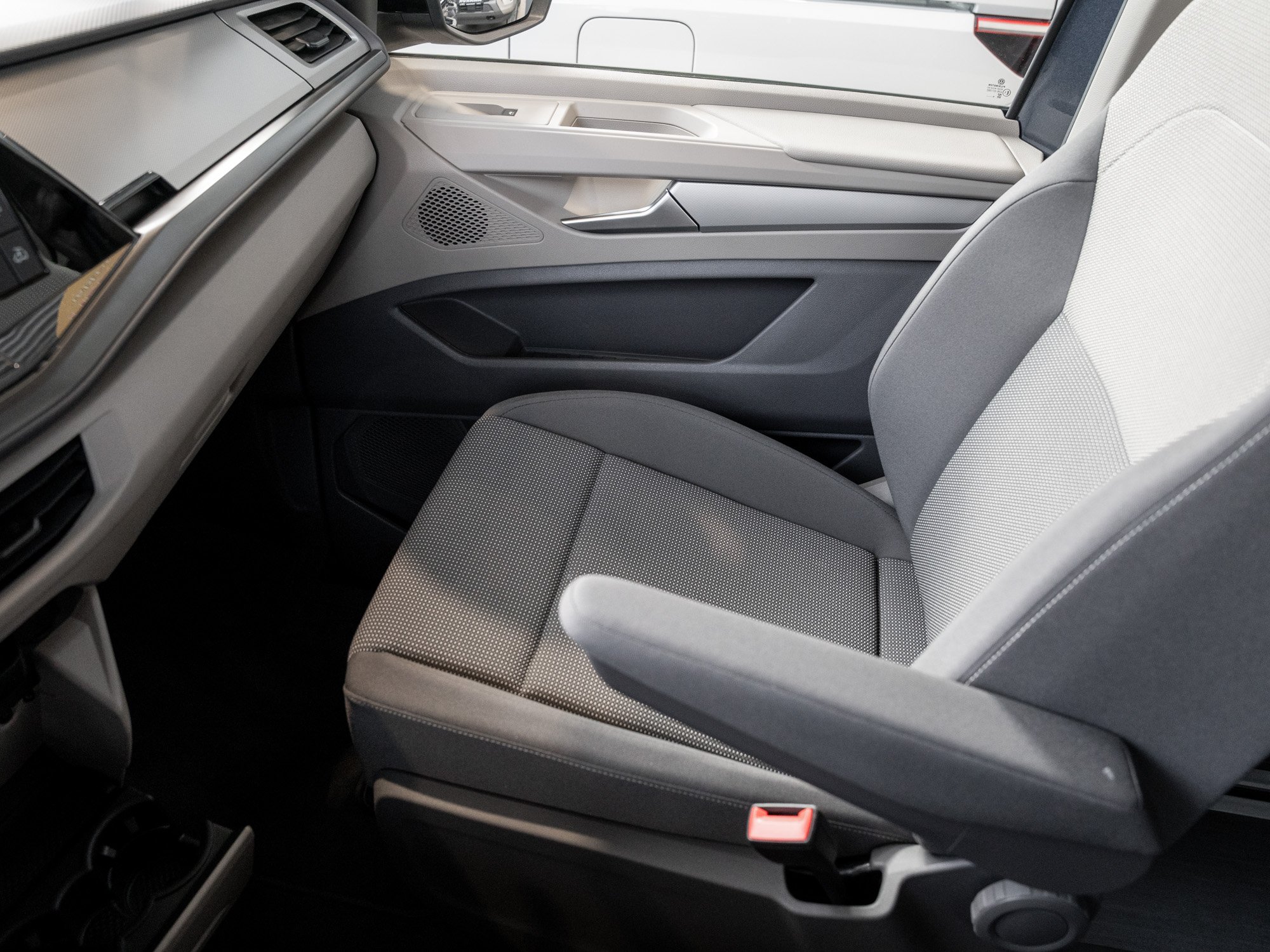 VW - T7 California Coast 2.0TDI NAVI+AHK+RFK+PLA AHK_16