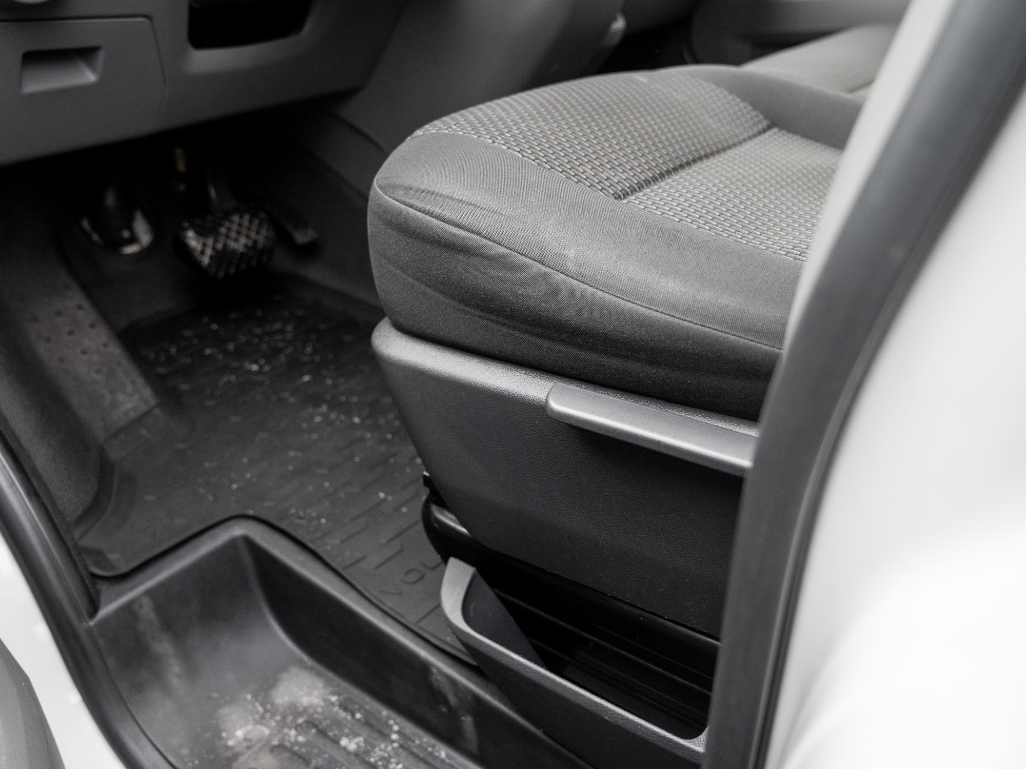 VW - T6.1 Transporter Plus Trendline KR DSG+6-SITZER_16