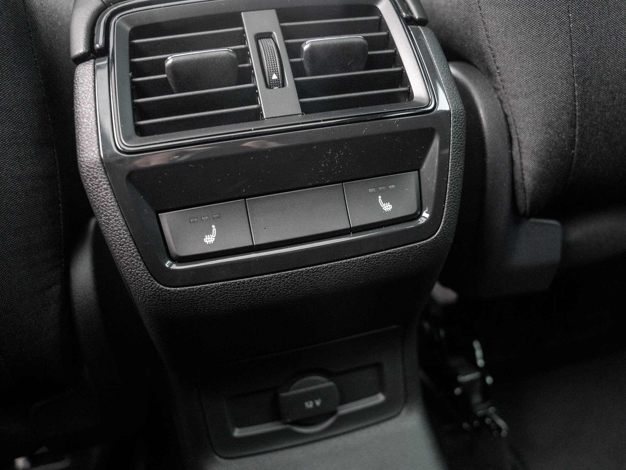 Skoda - Karoq Tour 2.0 TDI DSG ACC Pano SpurH LED AHK_2