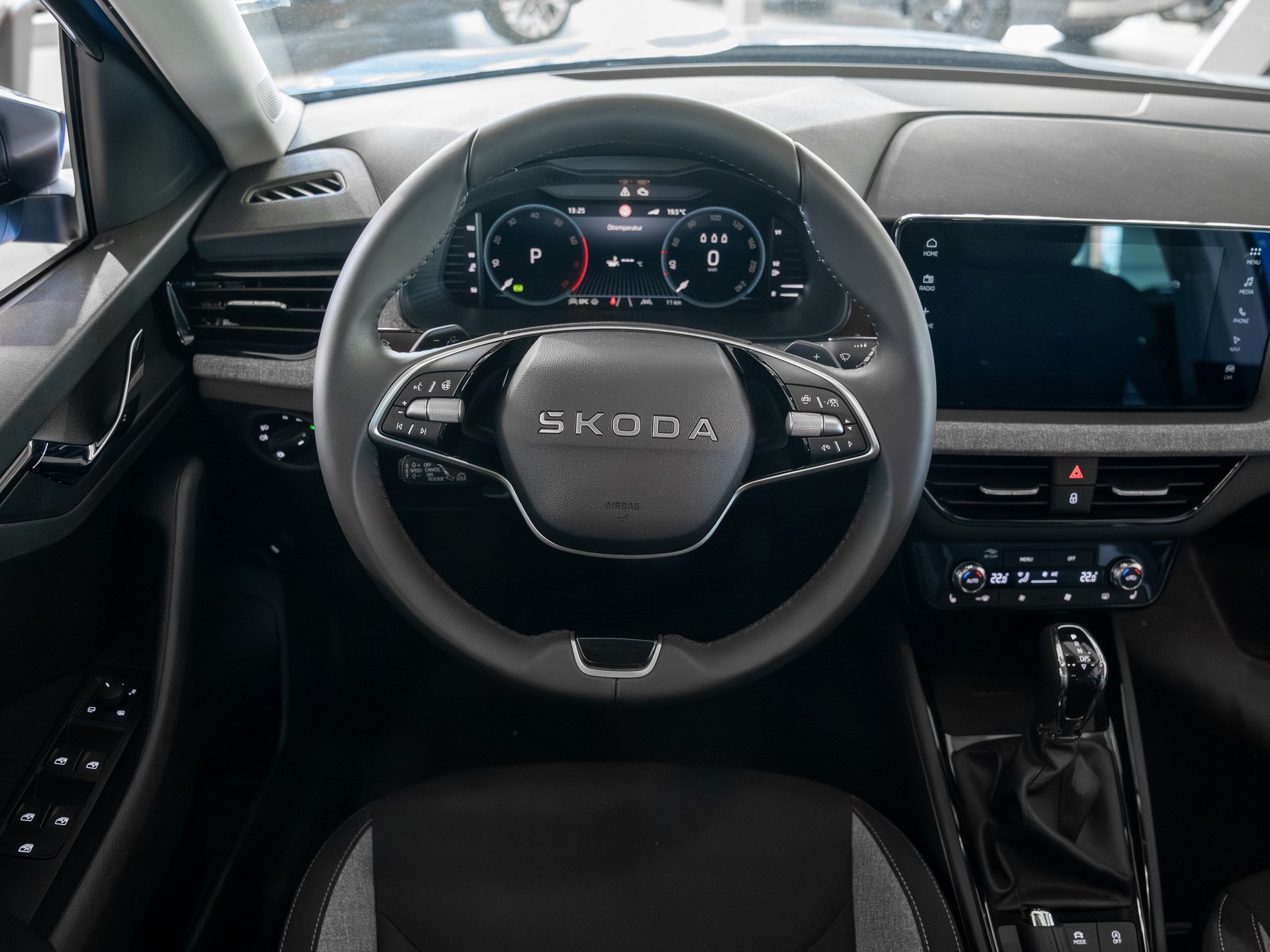 Skoda - Kamiq 1.5 TSI Tour AHK Kam. Navi Virtual ACC LED_4