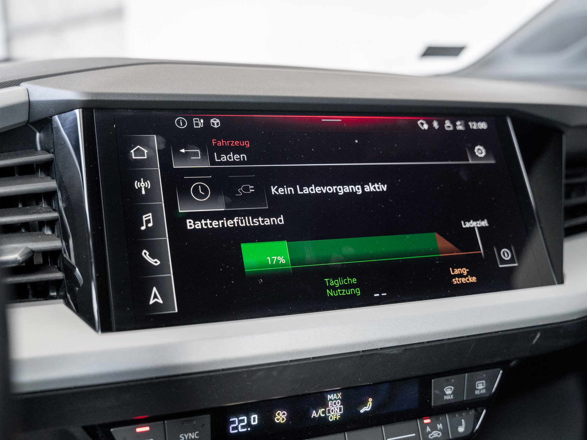 Audi - Q4 e-tron 35 e-tron 125 kW STH HUD SpurH KlimaA_8