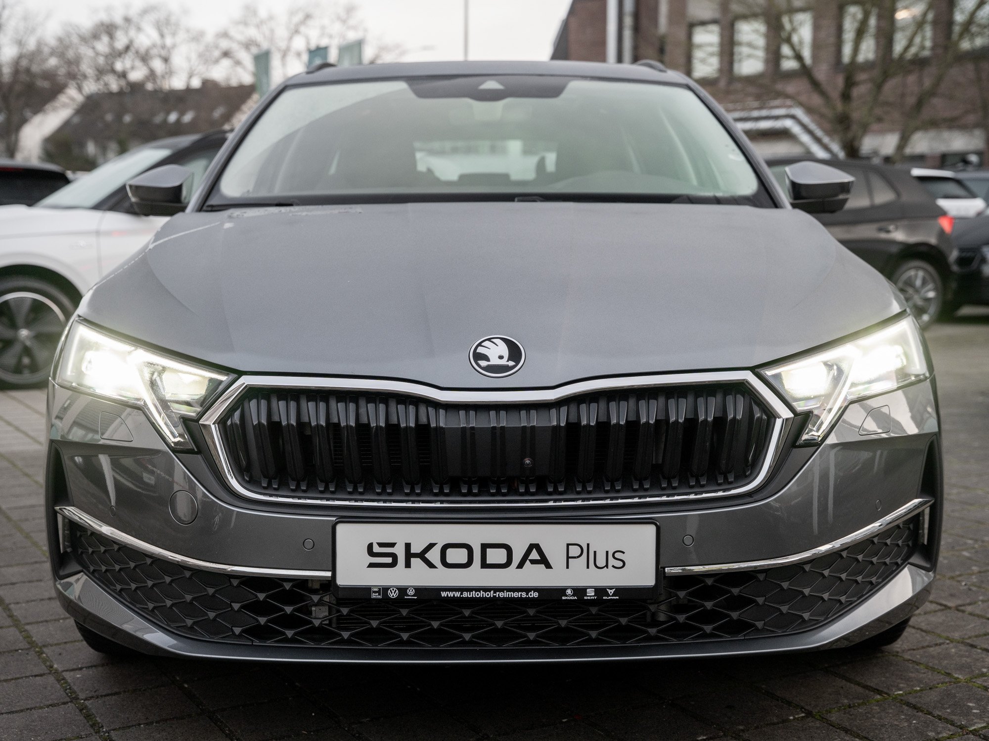 Skoda - OCTAVIA C. TOUR 2.0 TDI DSG AHK Navi Pano 360 SD_23