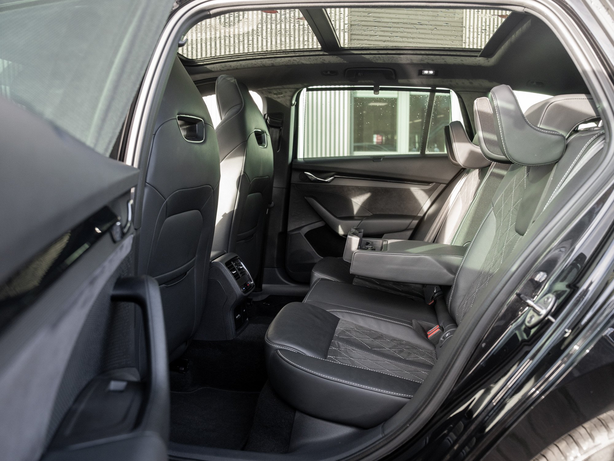 Skoda - OCTAVIA C. RS 2.0 TSI DSG DCC AHK Kam. Navi Pano_29