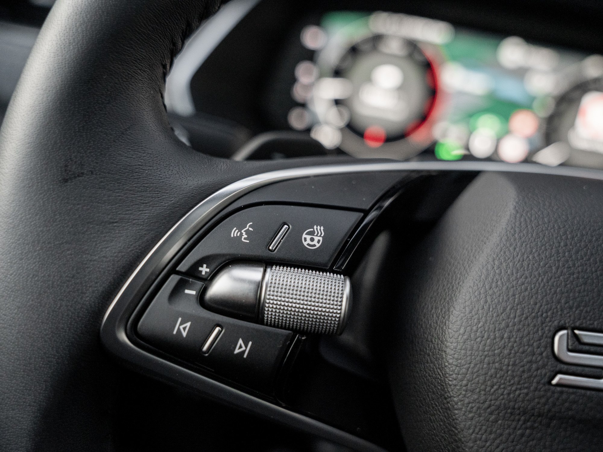 Skoda - OCTAVIA C. TOUR 2.0 TDI DSG AHK Navi Pano 360 SD_17