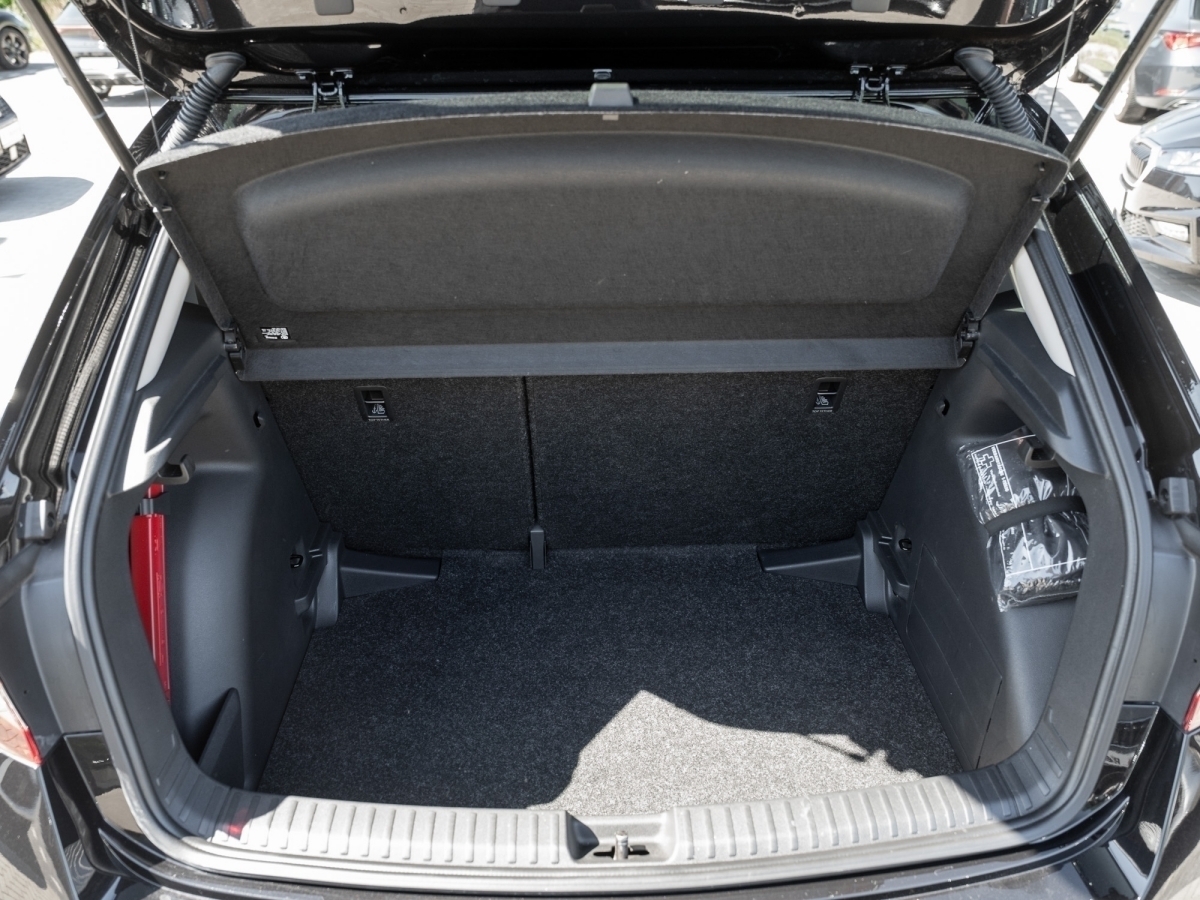 SKODA - FABIA SELECTION 1.0 MPI 5-GANG SpurH SoundSys_19