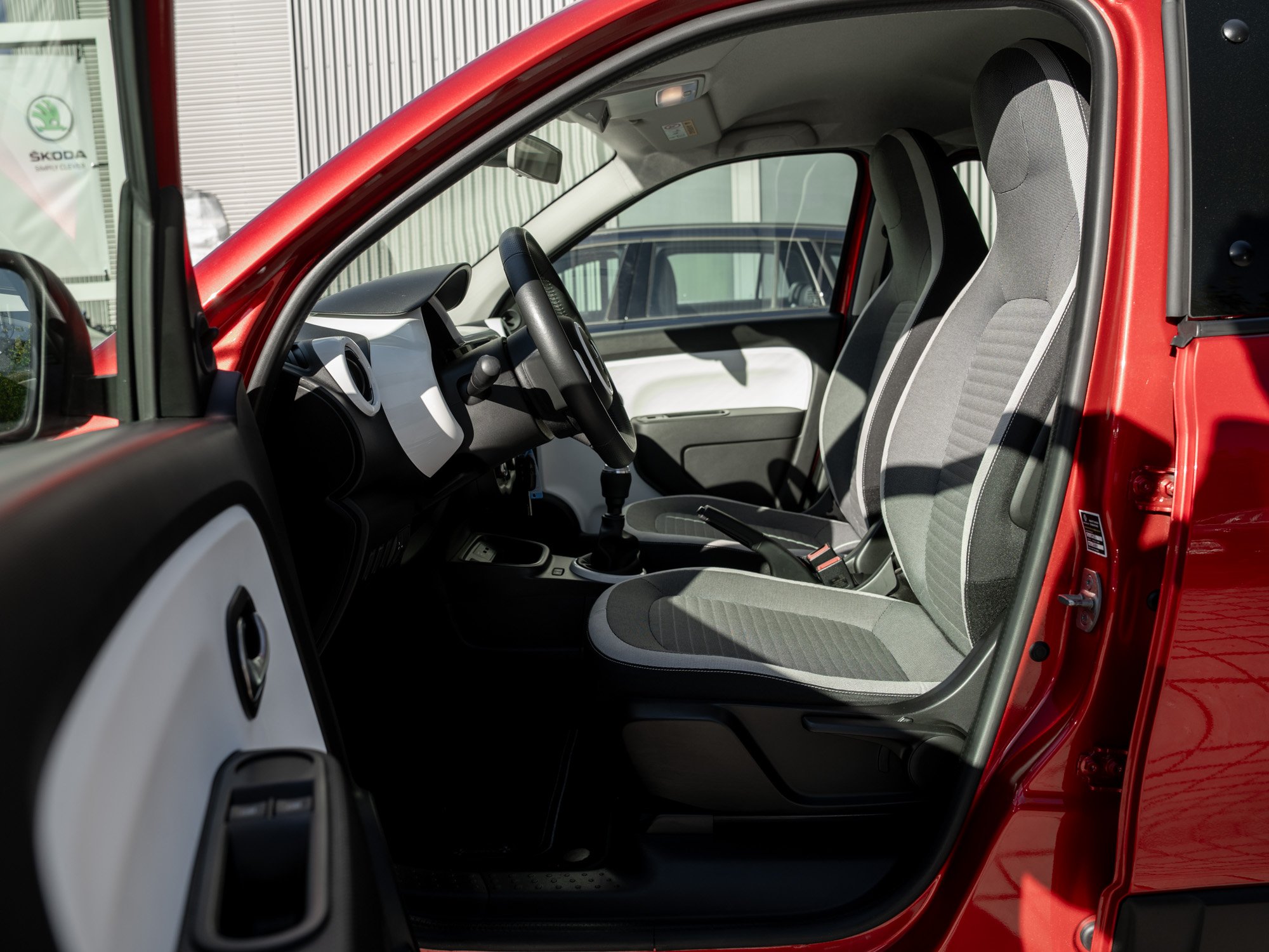 Renault - TWINGO 1.0 SCE 65 LIMITED SoundSys Facelift_24