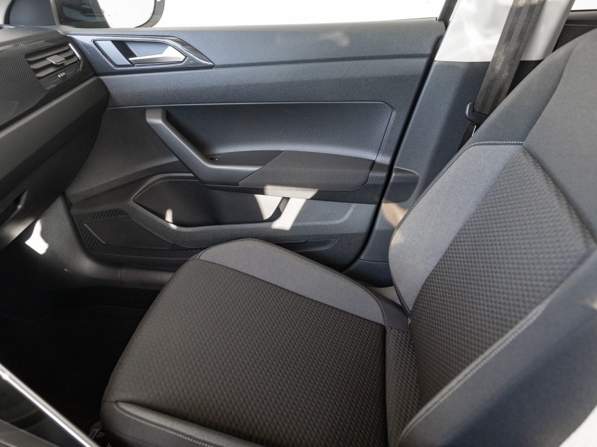 VW - Taigo Life 1.0 TSI DSG FLA KeyLess LM KlimaA_13