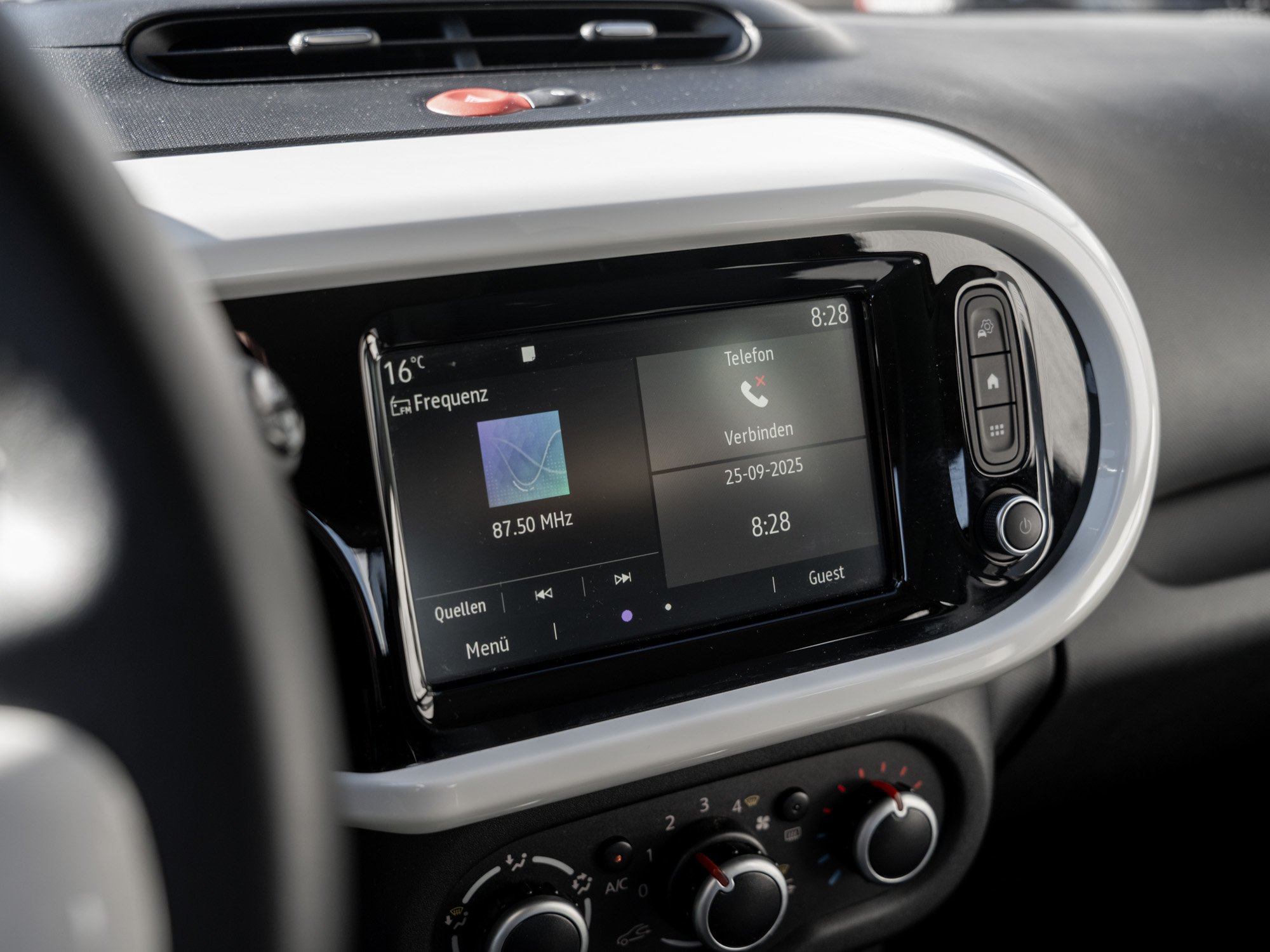 Renault - TWINGO 1.0 SCE 65 LIMITED SoundSys Facelift_4